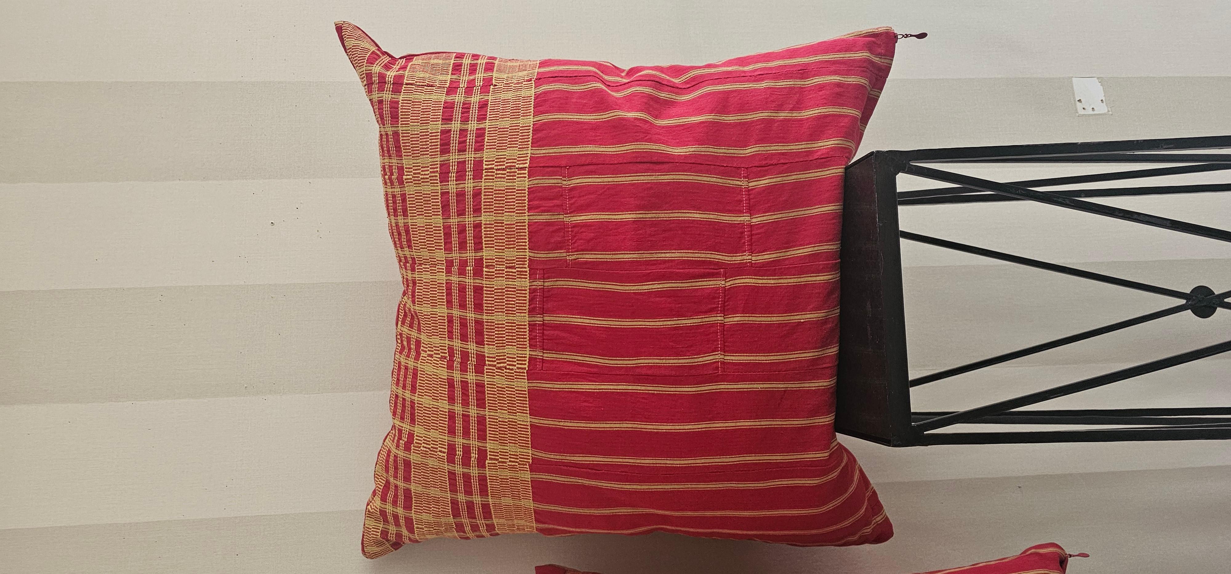 Cojines , Textil Ashante. mediados del siglo XX en venta