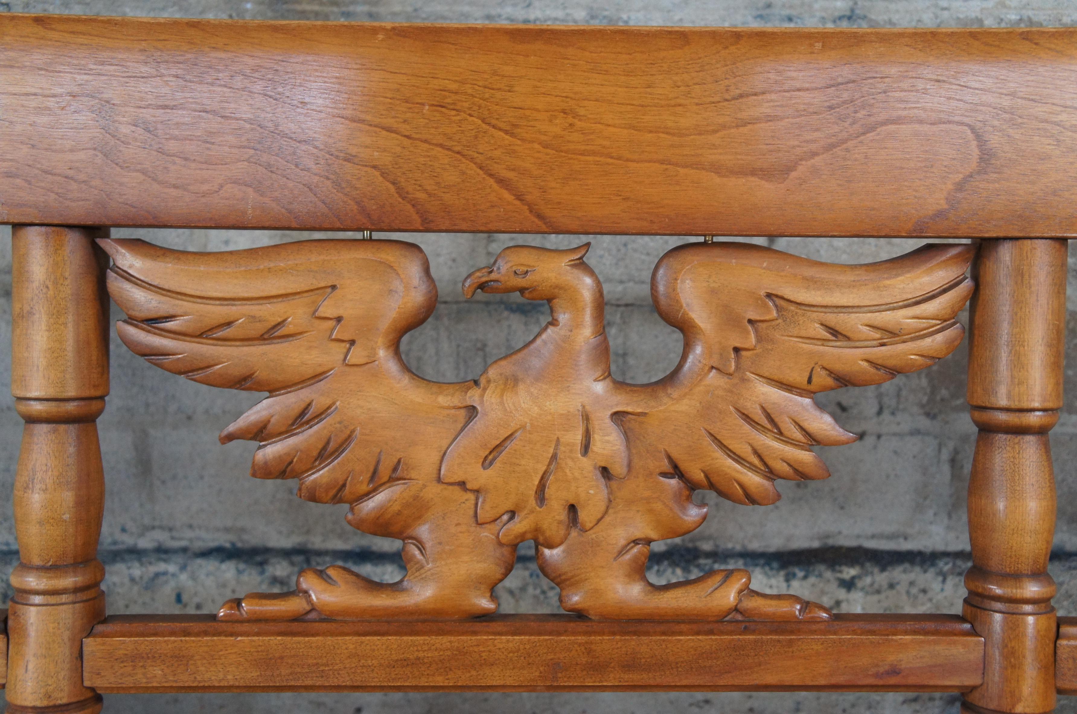 Cushman Colonial Maple Country Farmhouse Shoreham Eagle Back Bench In Good Condition In Dayton, OH