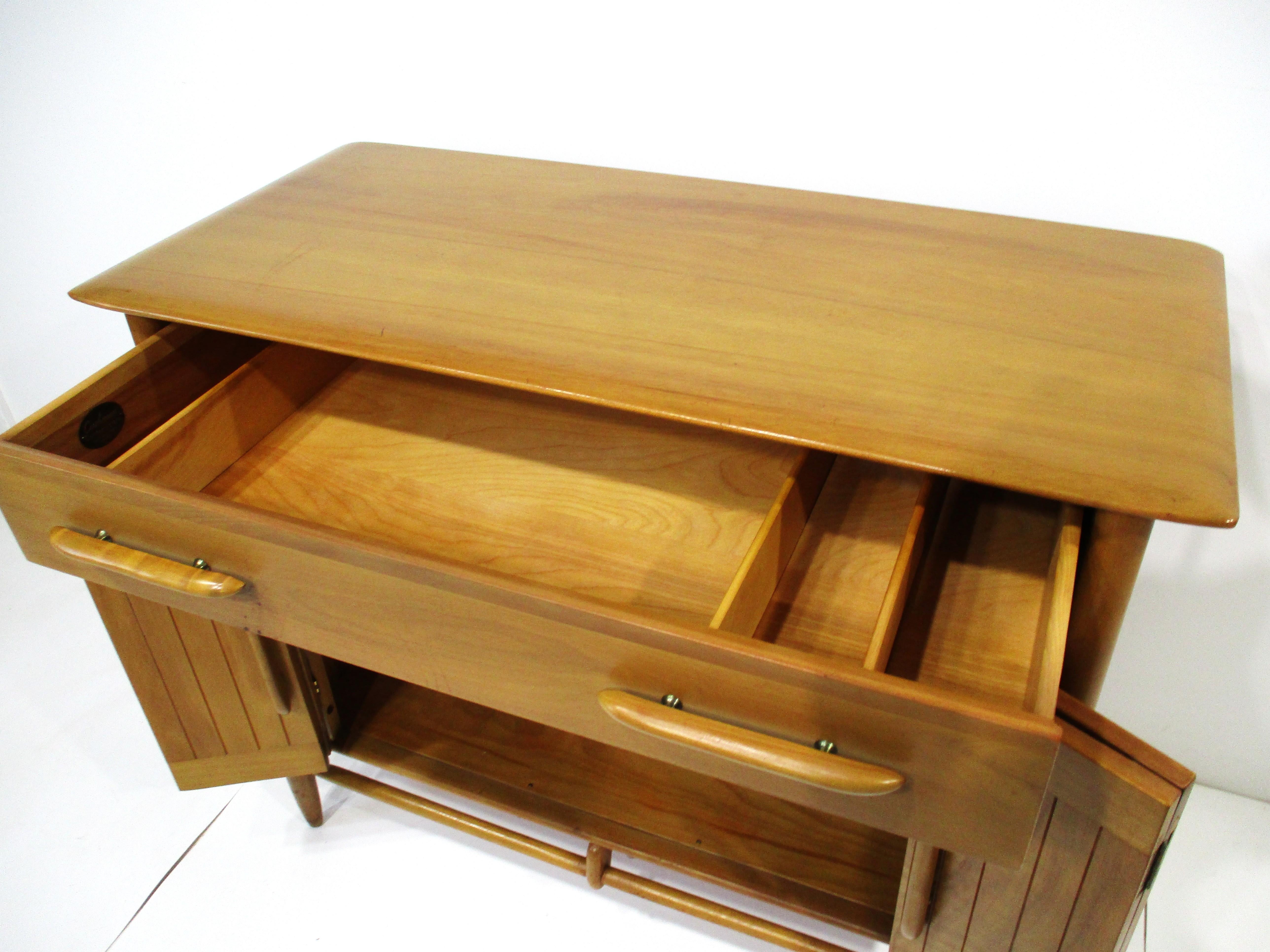 Cushman Contemporary Mid Century Sever / Cabinet For Sale 5