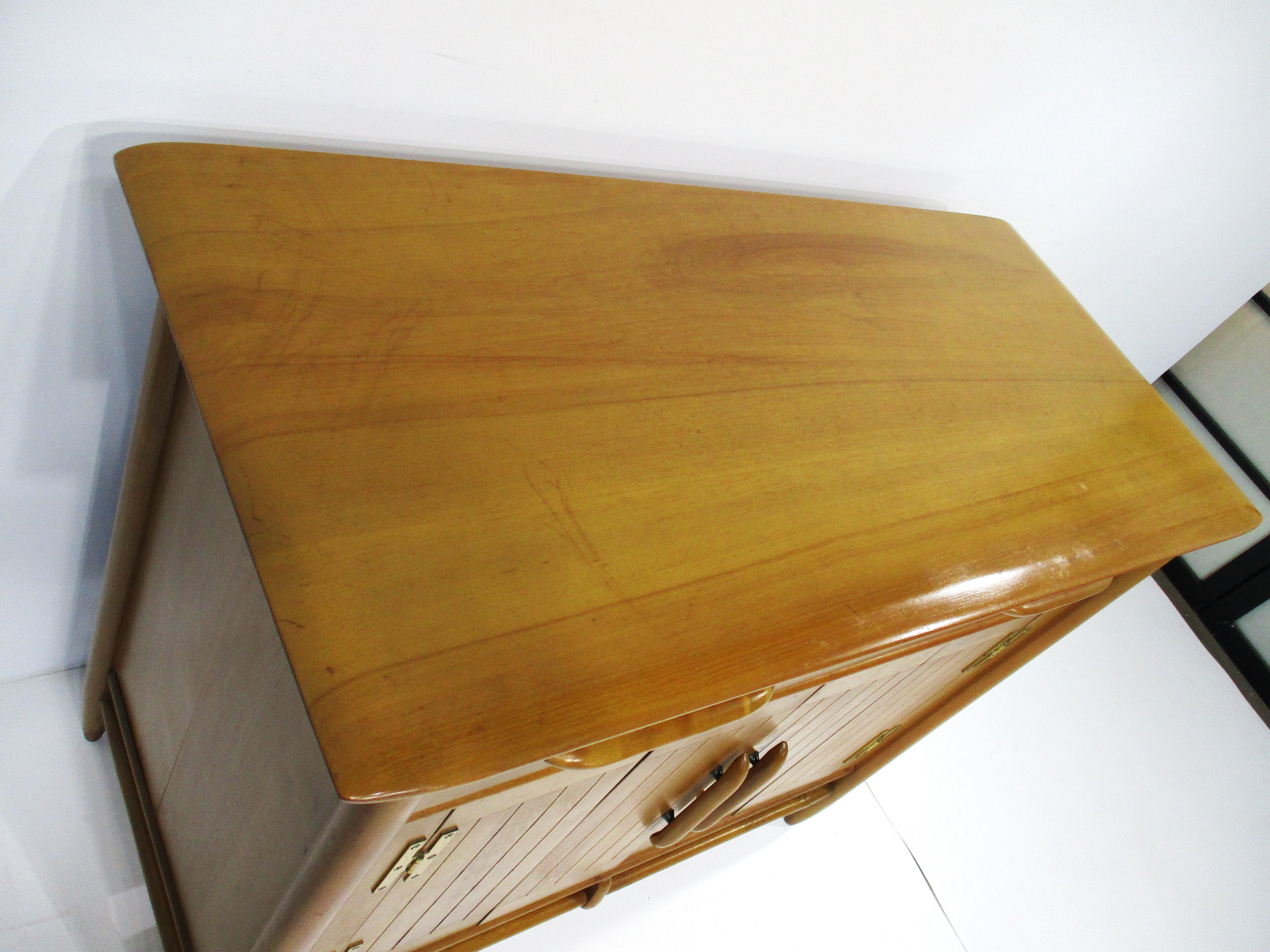 Cushman Contemporary Mid Century Sever / Cabinet For Sale 7