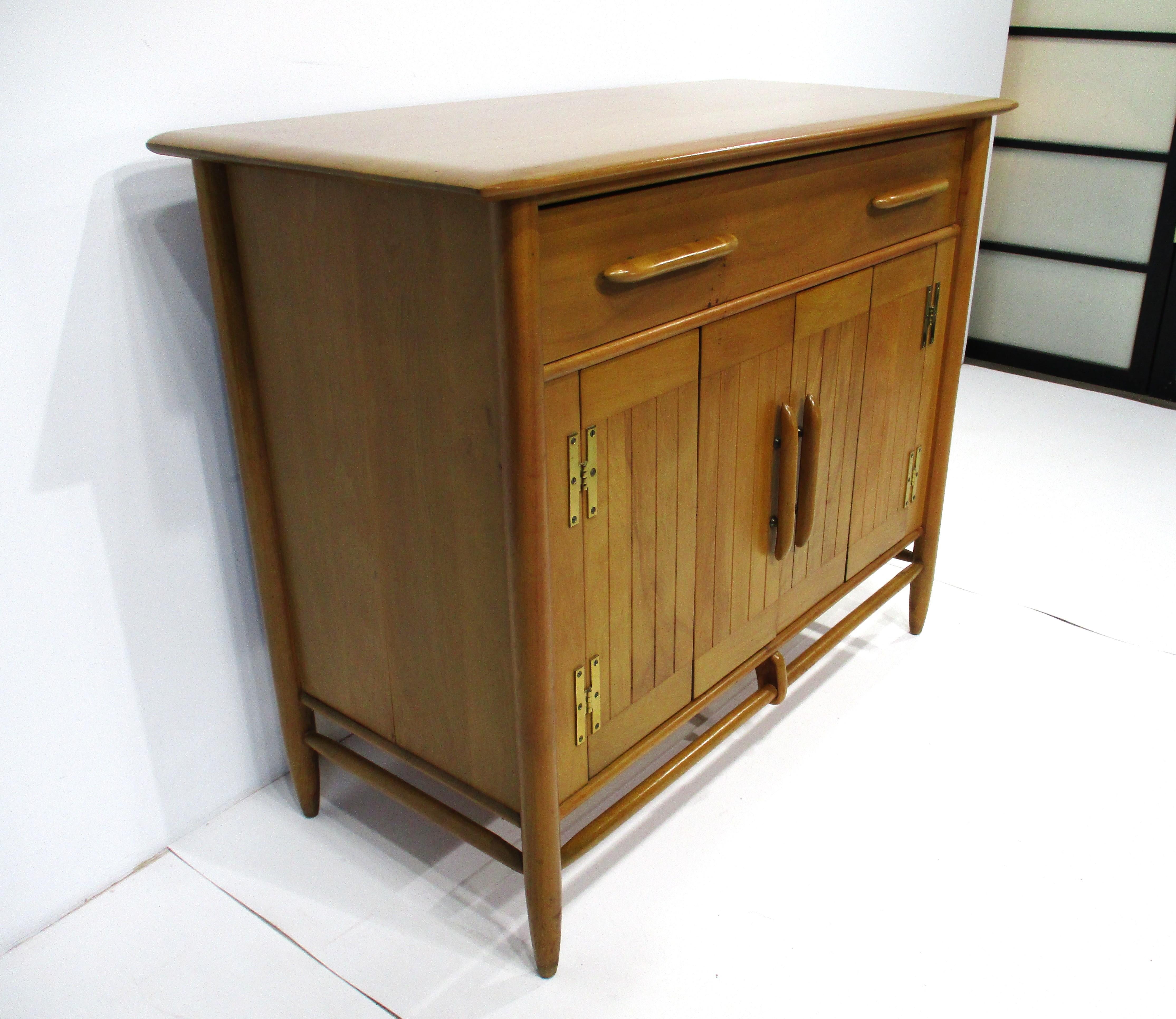 Cushman Contemporary Mid Century Sever / Cabinet In Good Condition For Sale In Cincinnati, OH