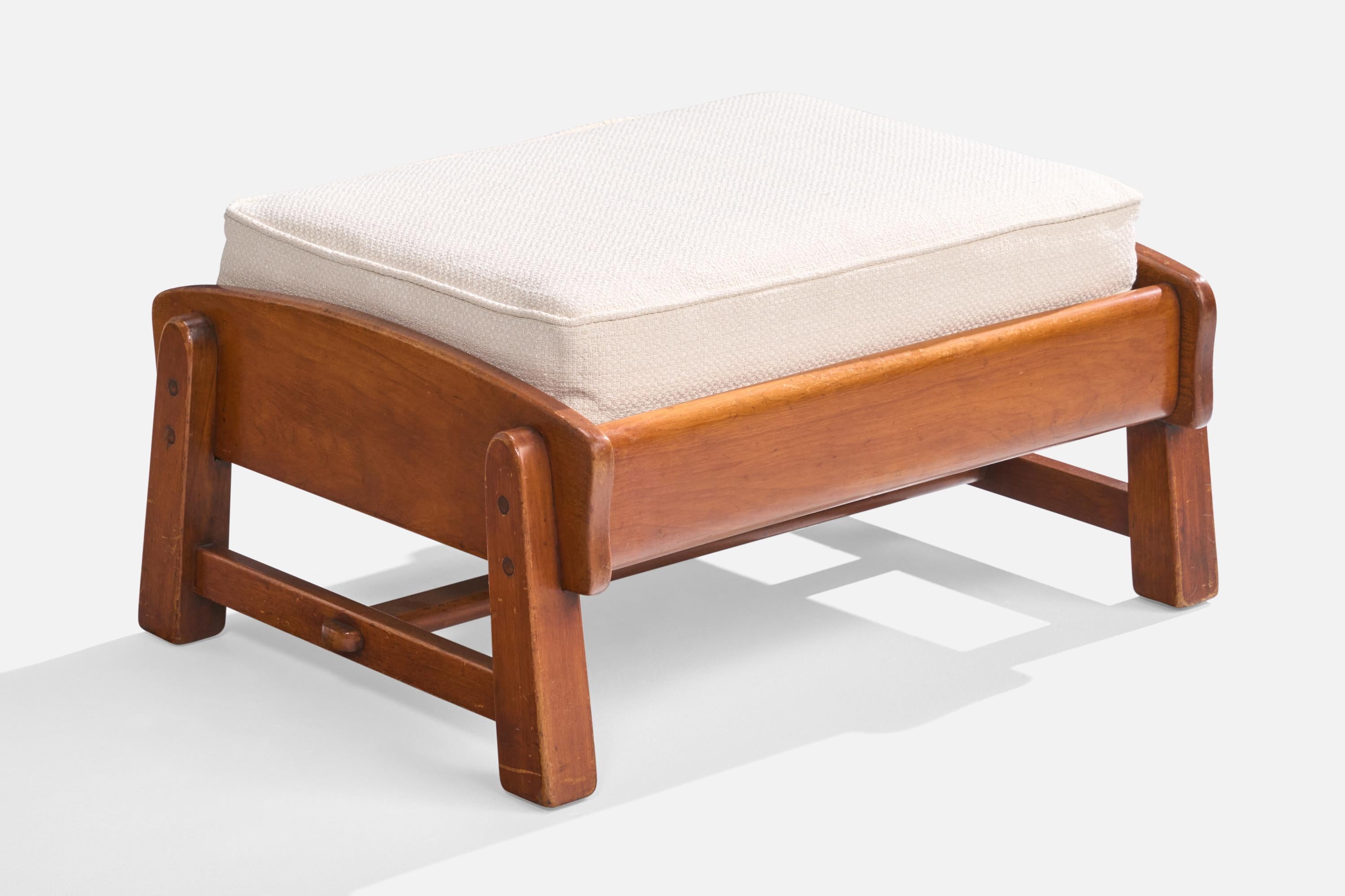 Tessuto Cushman Furniture, Sedia da salotto con ottomana, Wood, Fabrice, USA, anni '40 in vendita