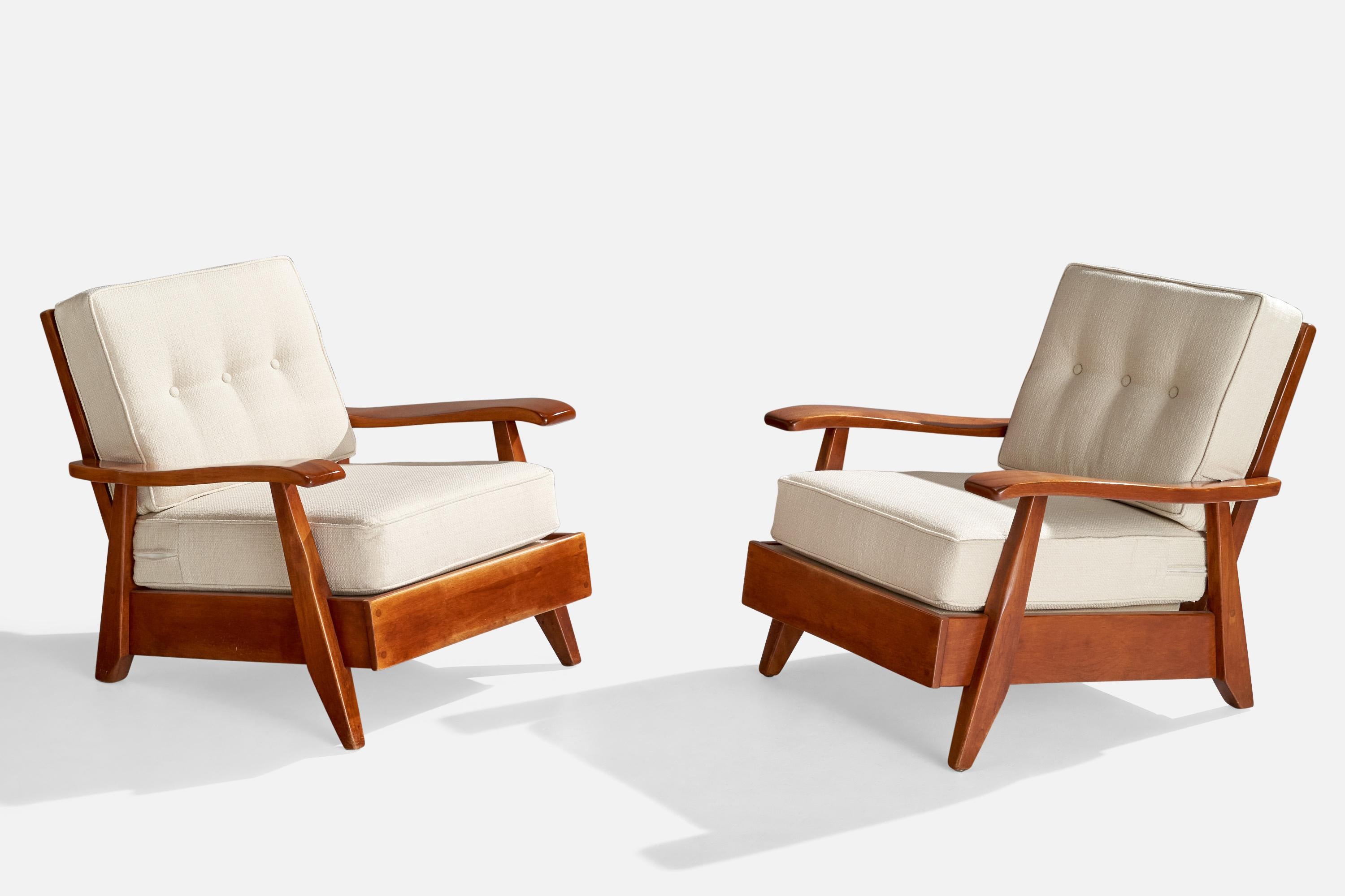 A pair of wood and white fabric lounge chairs produced by Cushman Furniture, USA, c. 1940s.

