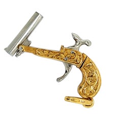 Cusi Milano Original 1960's 18 Karat Gold  Hand Engraved Gun Pendant