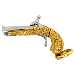 Cusi Milano Original 1960's 18 Karat Gold  Hand Engraved Gun Pendant