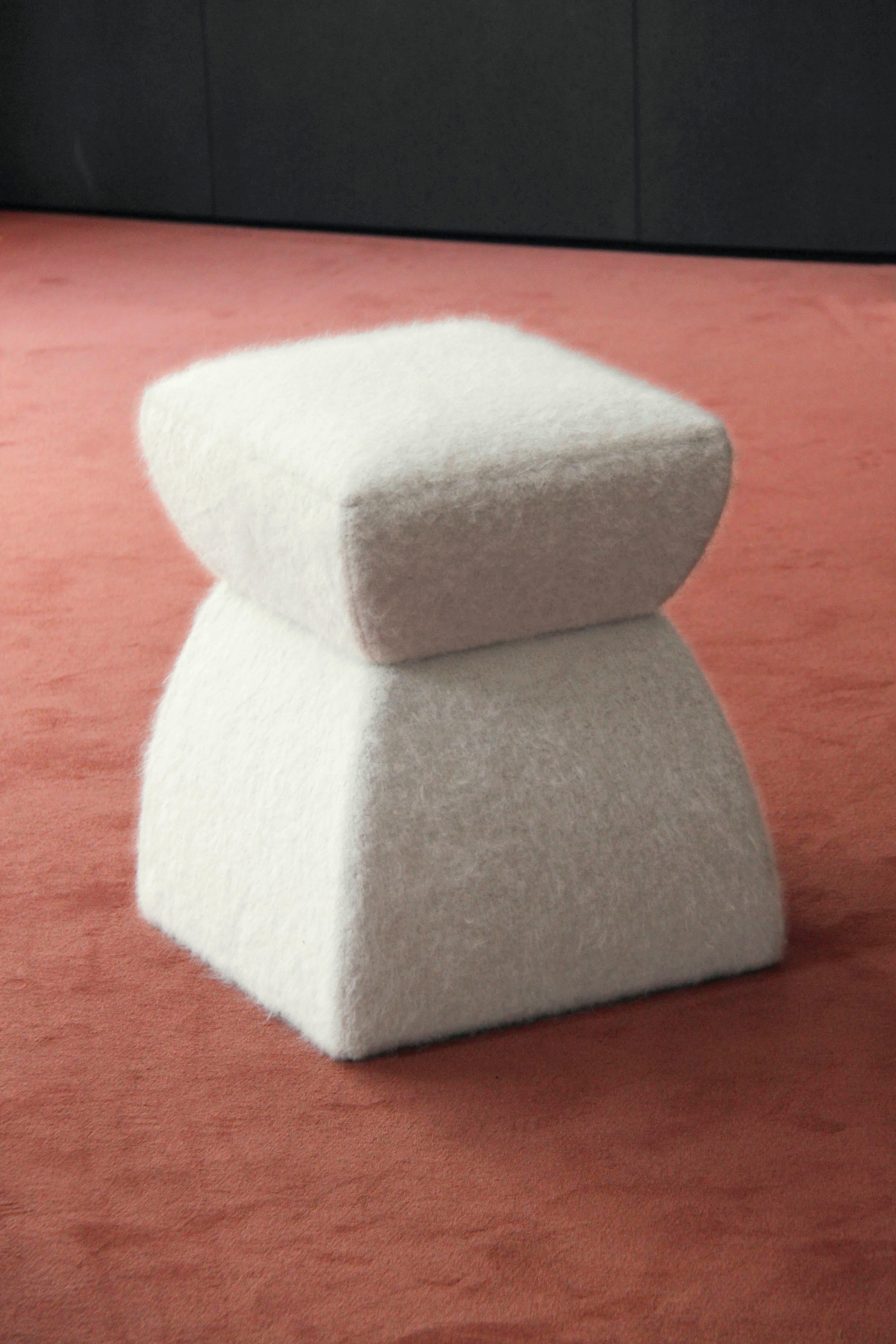 Moderne pouf 'Cusi' en mohair blanc