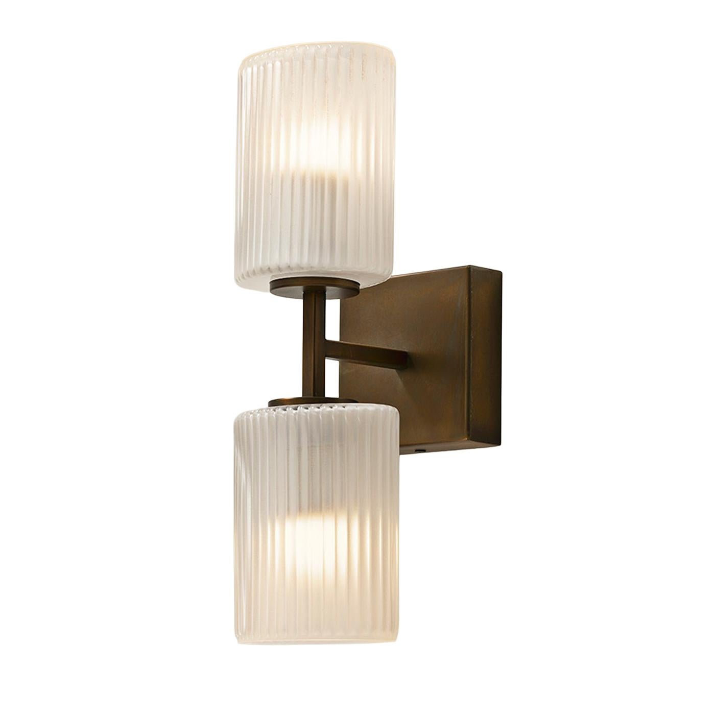 XXI secolo e contemporaneo Cuspide Lampada da parete doppia in vetro bianco in vendita