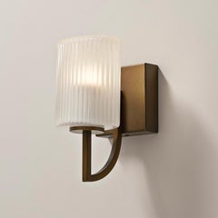 Applique simple en verre blanc Cuspide