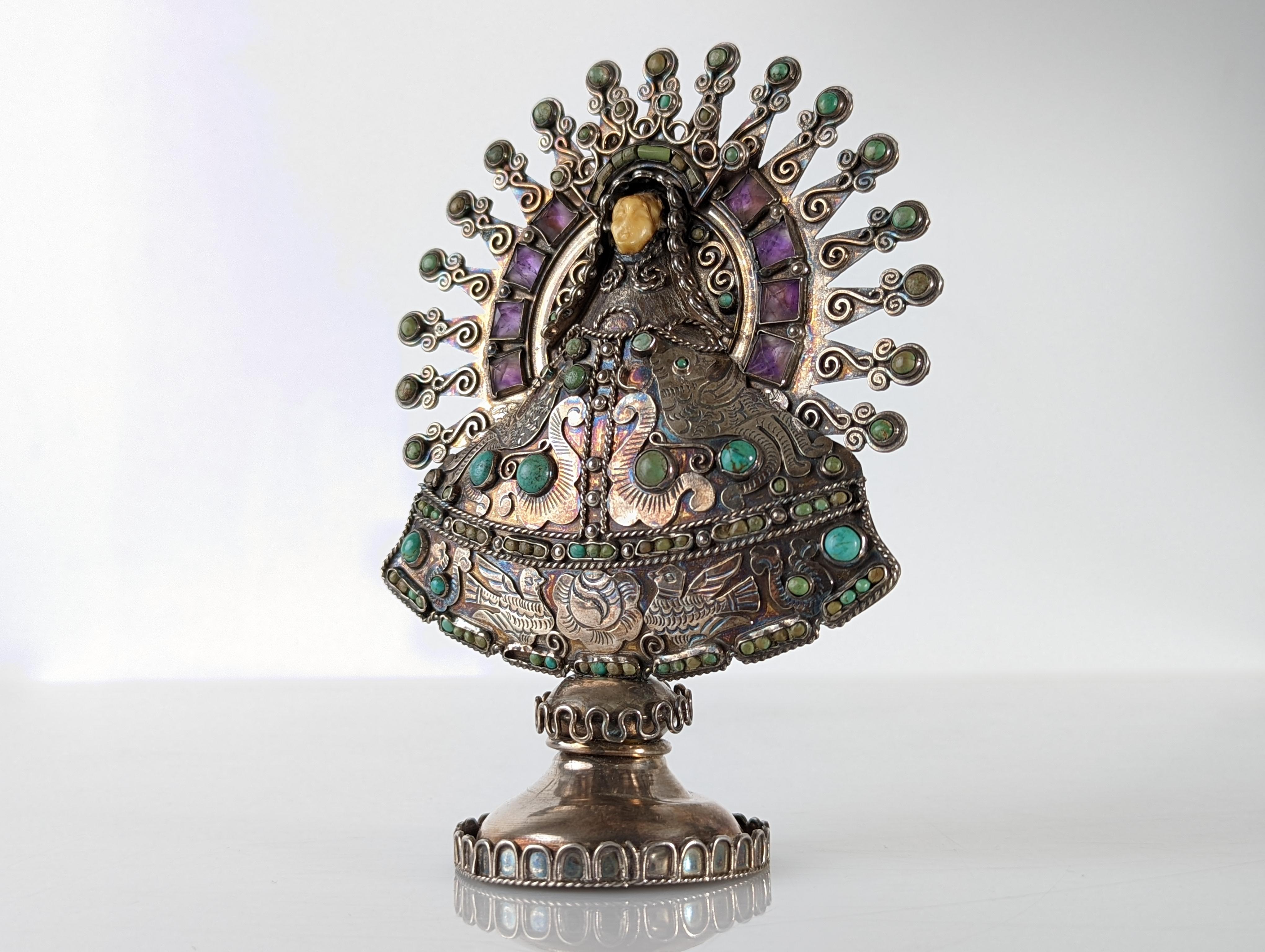 Old monstrance made in contrasted 925 silver sealed and signed Matl by Matilde Poulat with turquoise and amethyst settings.
Weight: 132g.