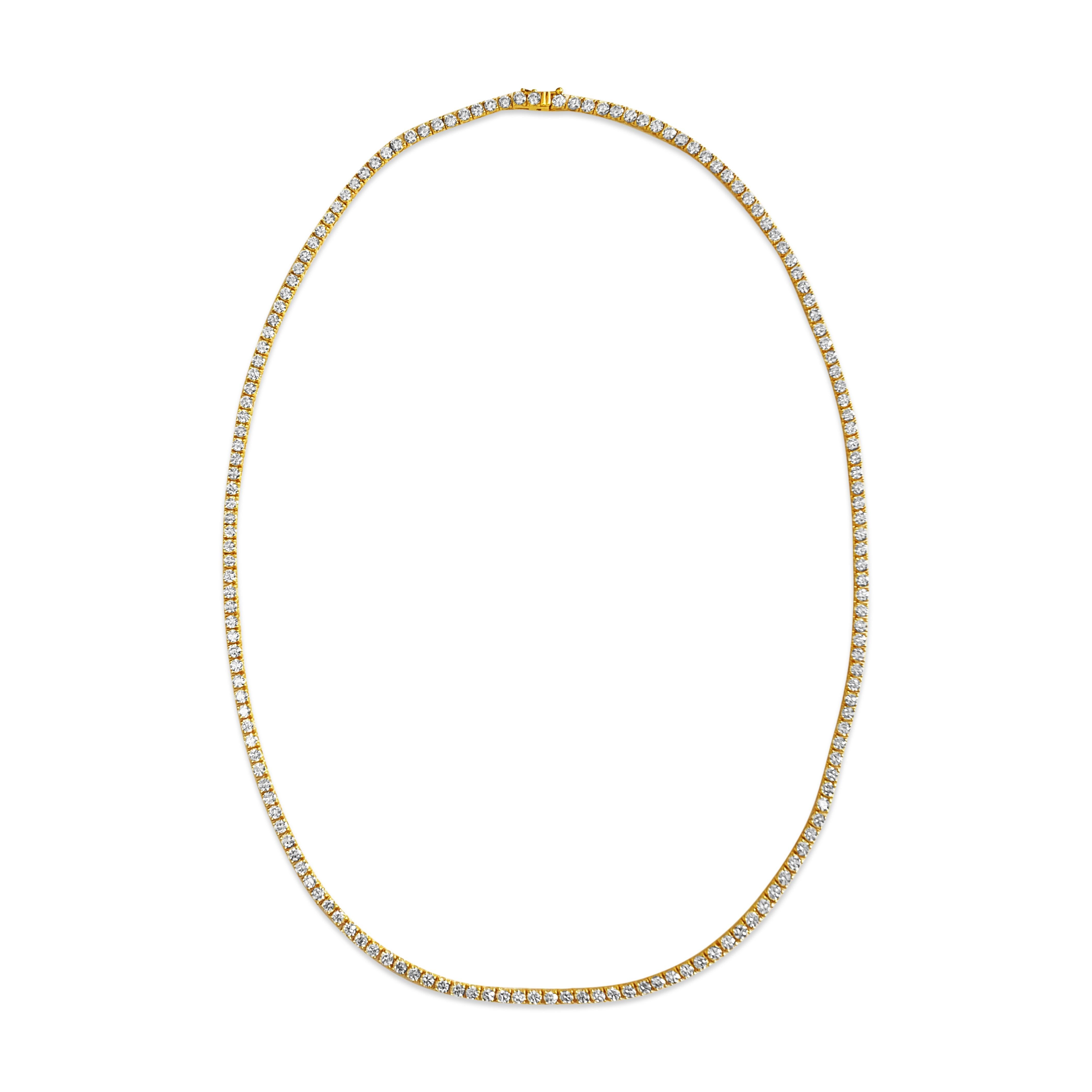 Réalisé en luxueux or jaune 14k, ce collier tennis en diamant exquis est orné d'un éblouissant éventail de diamants ronds de taille brillant totalisant 14,50 carats. Chaque diamant présente une pureté impeccable, classée VVS, et une couleur H