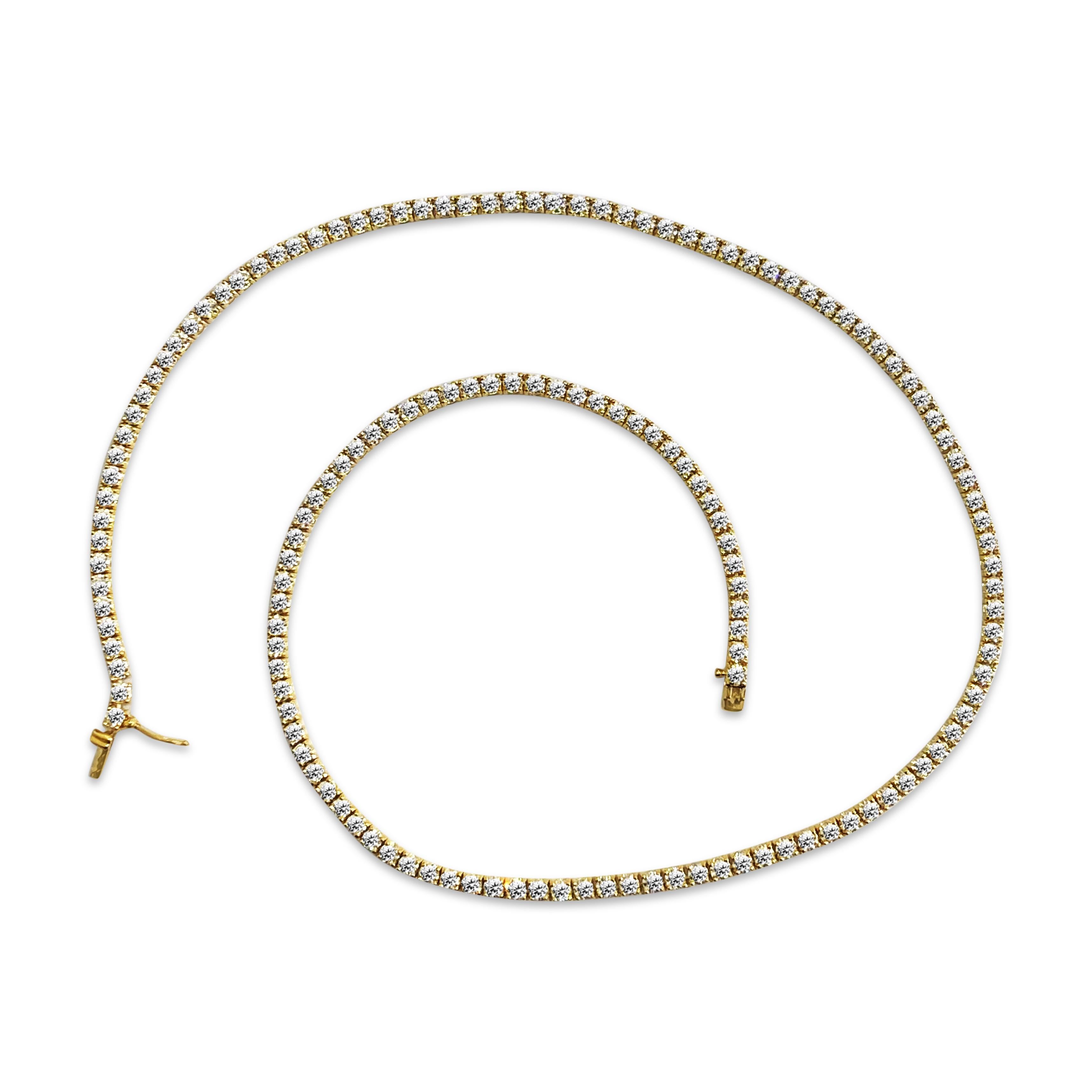 Realizzata in lussuoso oro giallo 14k, questa squisita collana tennis con diamanti vanta un'abbagliante serie di diamanti rotondi taglio brillante per un totale di 14,50 carati. Ogni diamante presenta un'impeccabile purezza, classificata VVS, e un