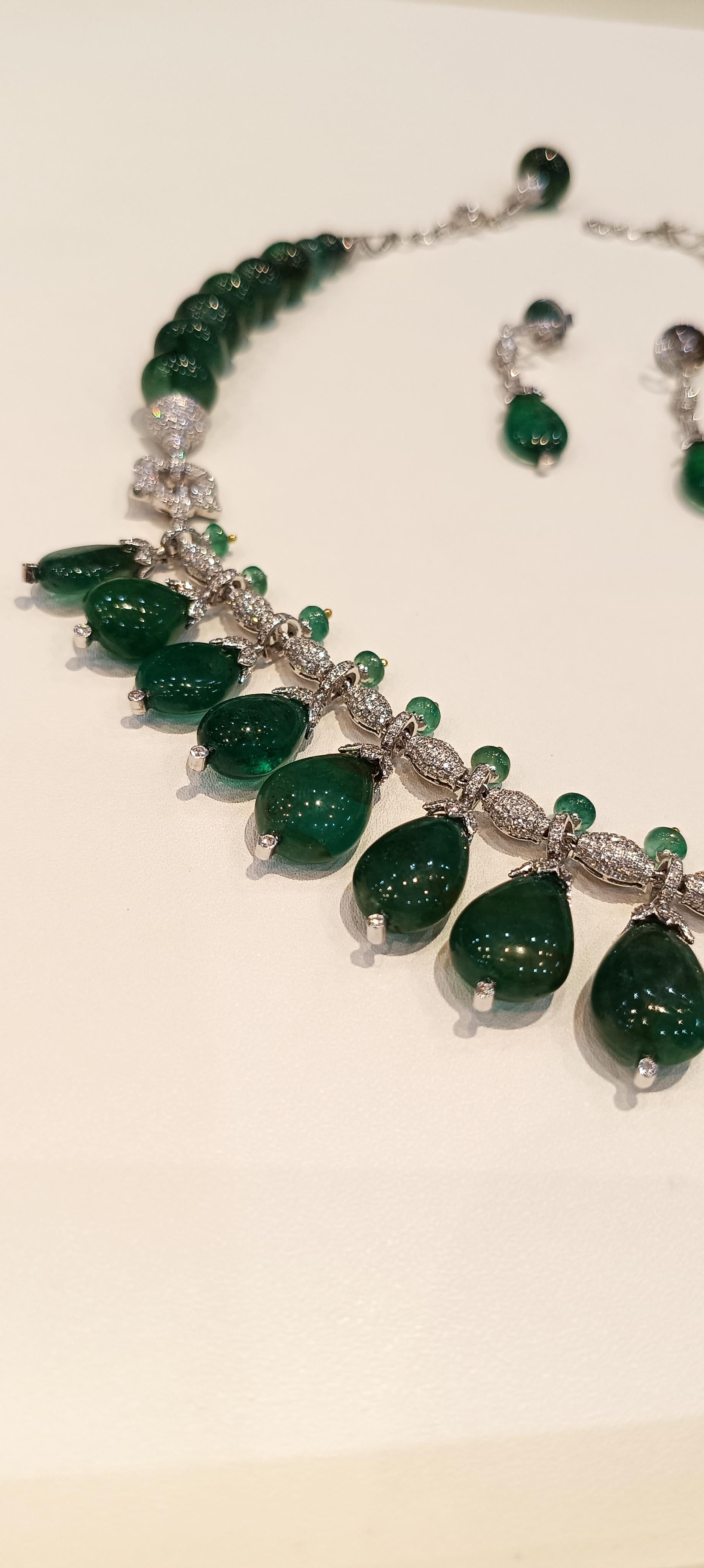 Collana personalizzata 14k Emerald Drop 297 carati smeraldo oro 14k 27gms Diamante 7,95 in vendita 7