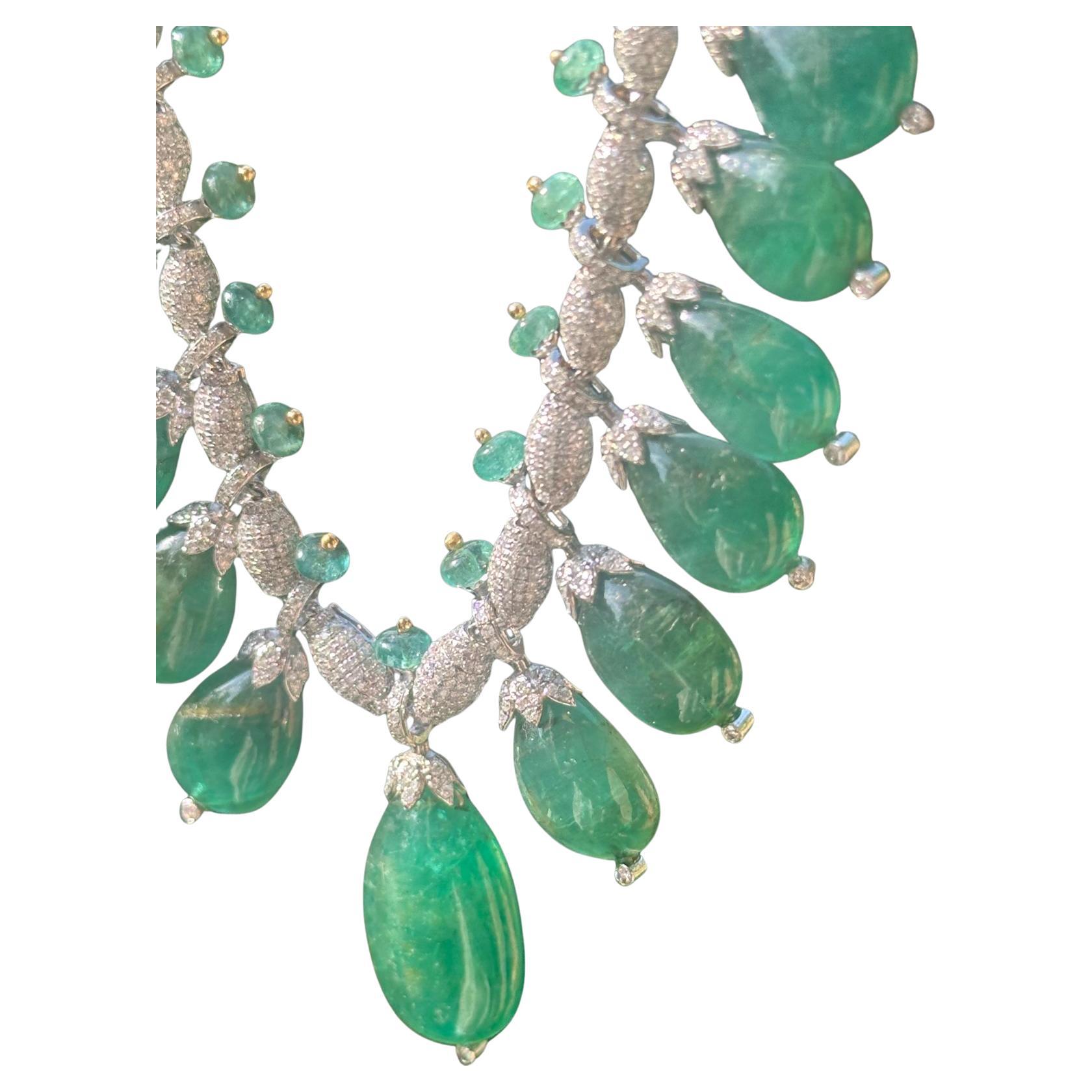 Cabochon Collana personalizzata 14k Emerald Drop 297 carati smeraldo oro 14k 27gms Diamante 7,95 in vendita