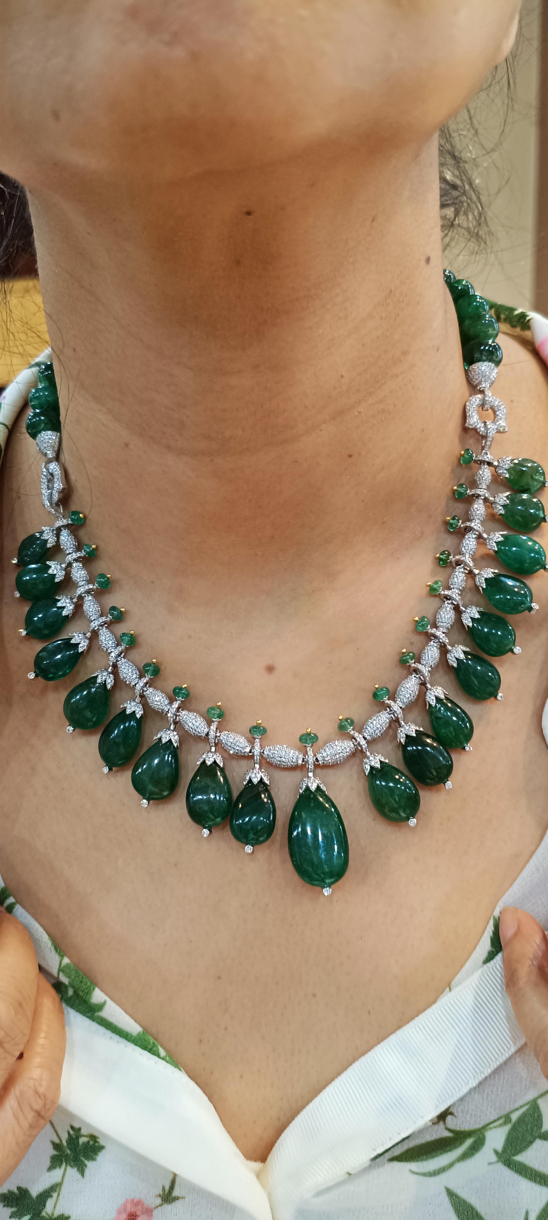 Collana personalizzata 14k Emerald Drop 297 carati smeraldo oro 14k 27gms Diamante 7,95 in vendita 2