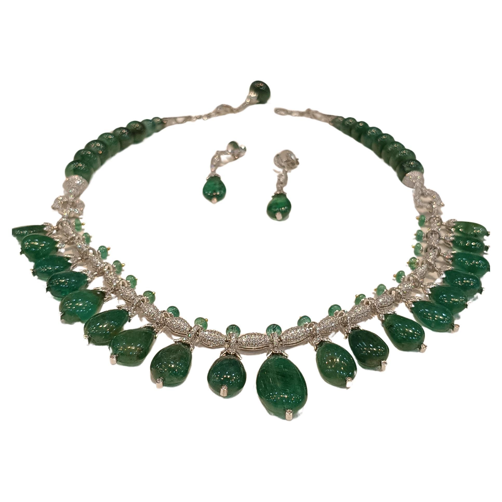 Artista Collana personalizzata 14k Emerald Drop 297 carati smeraldo oro 14k 27gms Diamante 7,95 in vendita