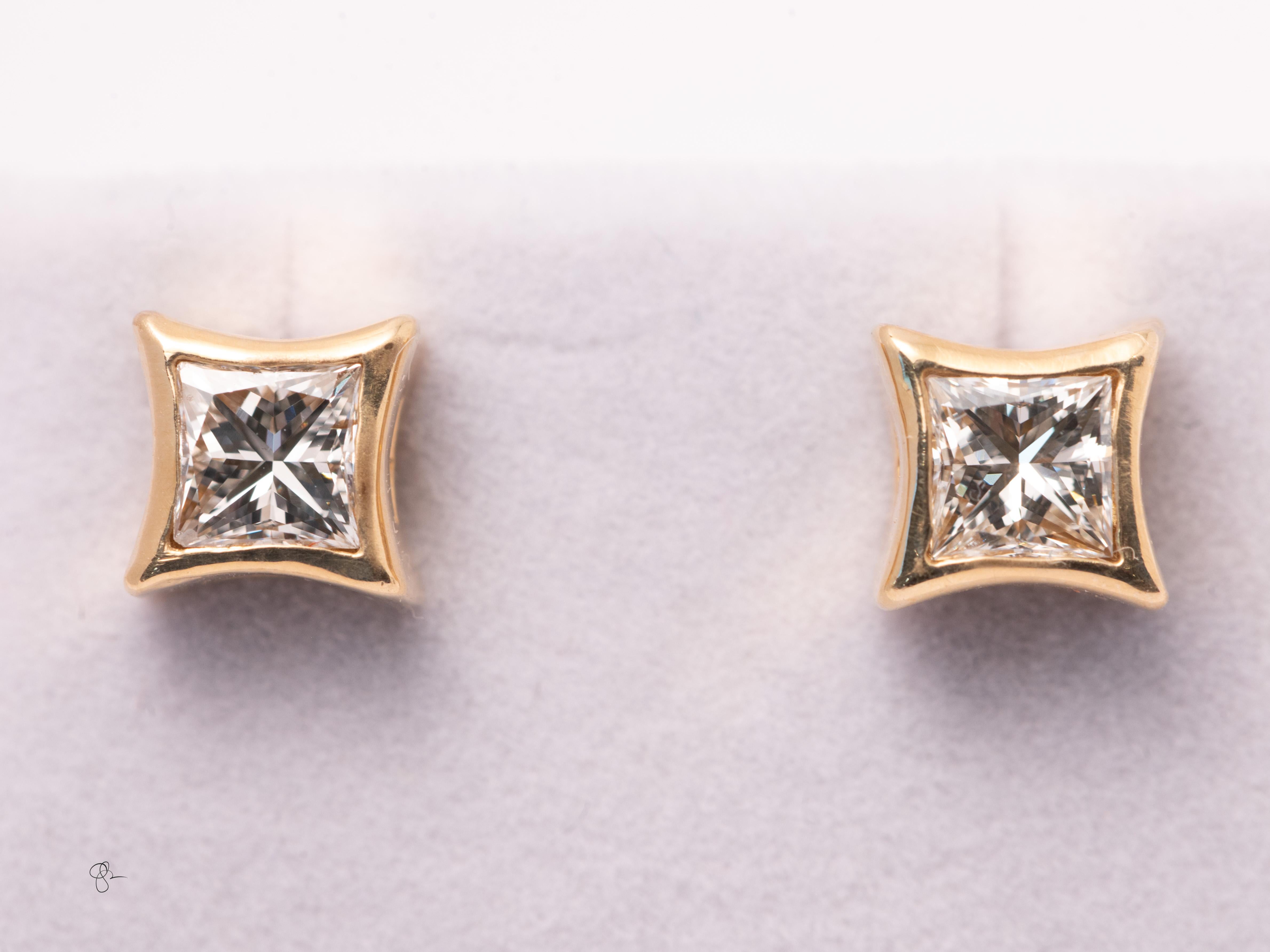 Boucles d'oreilles en or jaune 14k Princesse Diamant .85ct GHI SI Modern Unisexe en vente