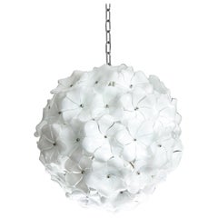 Lampadario personalizzato in vetro bianco di Murano con fiore di loto rotondo da 18 pollici