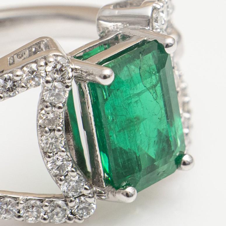 Women's Custom 18k White Gold 1.88ct Panjshir Afghan Emerald And Diamond Cocktail Ring
