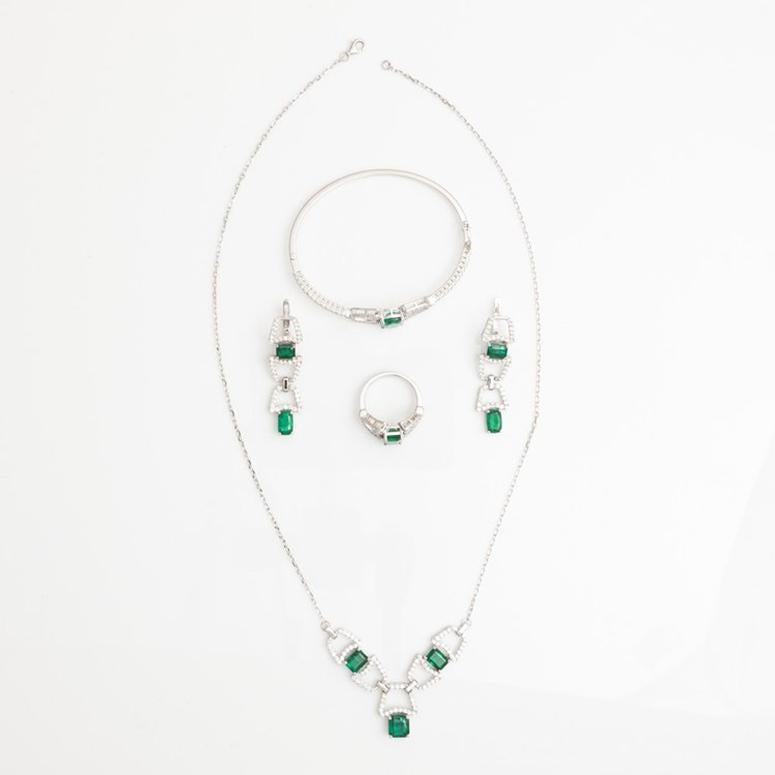 Custom 18k White Gold 1.88ct Panjshir Afghan Emerald And Diamond Cocktail Ring For Sale 2