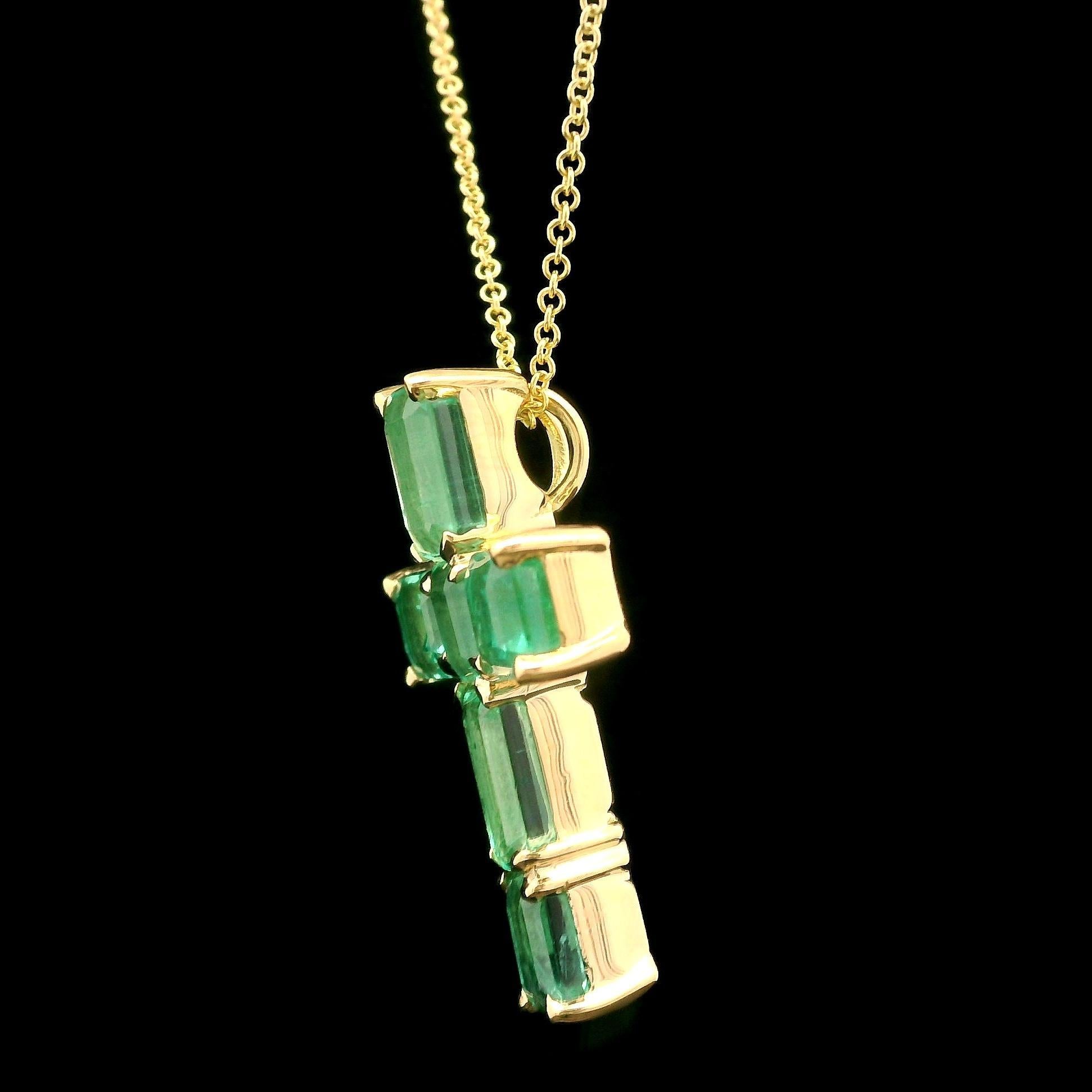 Collier pendentif croix en or jaune 18k personnalisé 6.97ctw Rectangular Square Emerald Neuf - En vente à Montclair, NJ