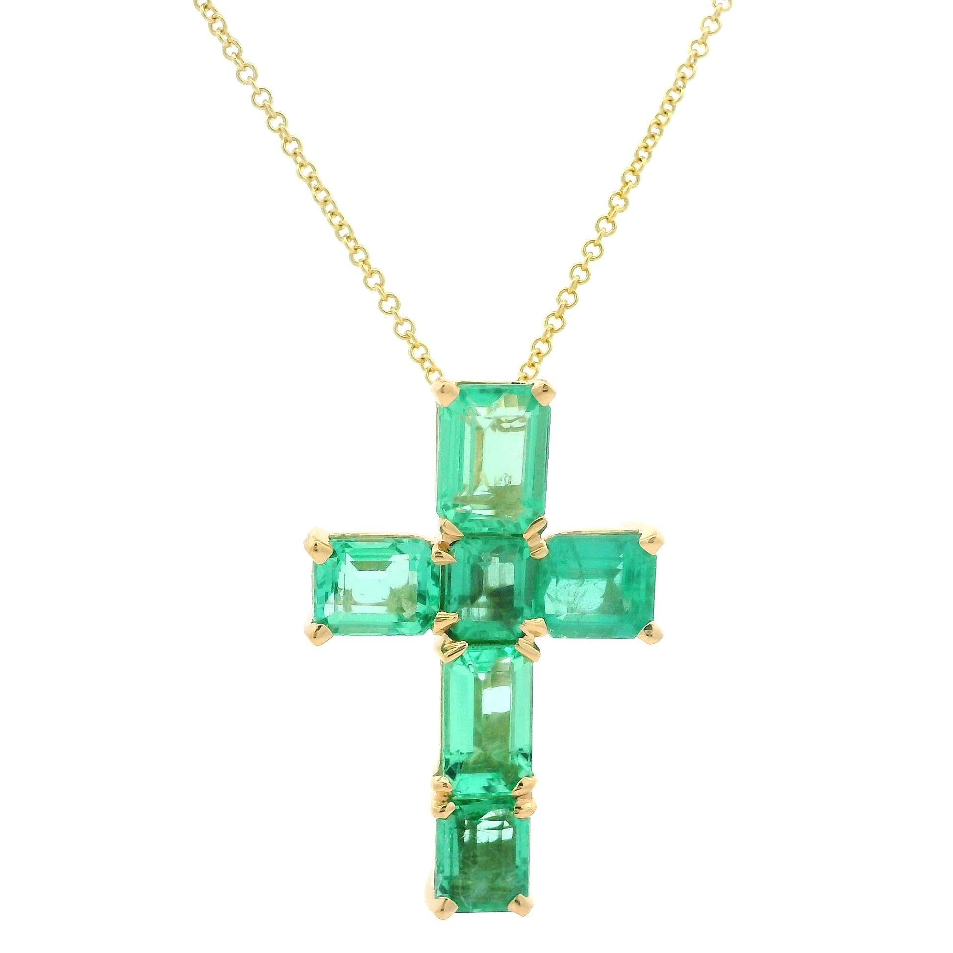 Collier pendentif croix en or jaune 18k personnalisé 6.97ctw Rectangular Square Emerald