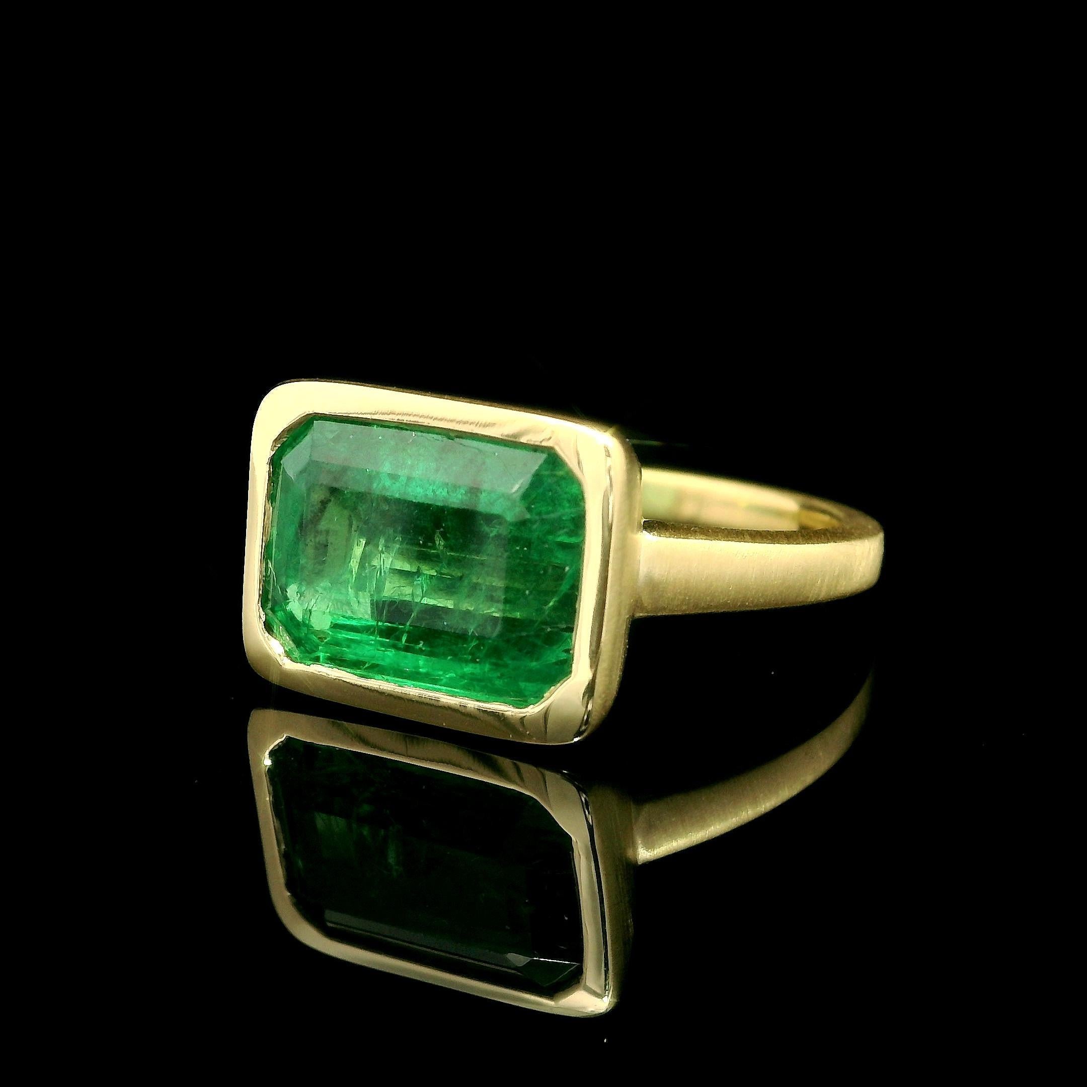 De las mujeres Anillo biselado personalizado de oro amarillo de 18k AGL 4,78 ct Esmeralda alargada acabado cepillado en venta