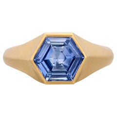 Benutzerdefinierte 18kt 2,09ct Ungeheizte Hexagon Sapphire Ring