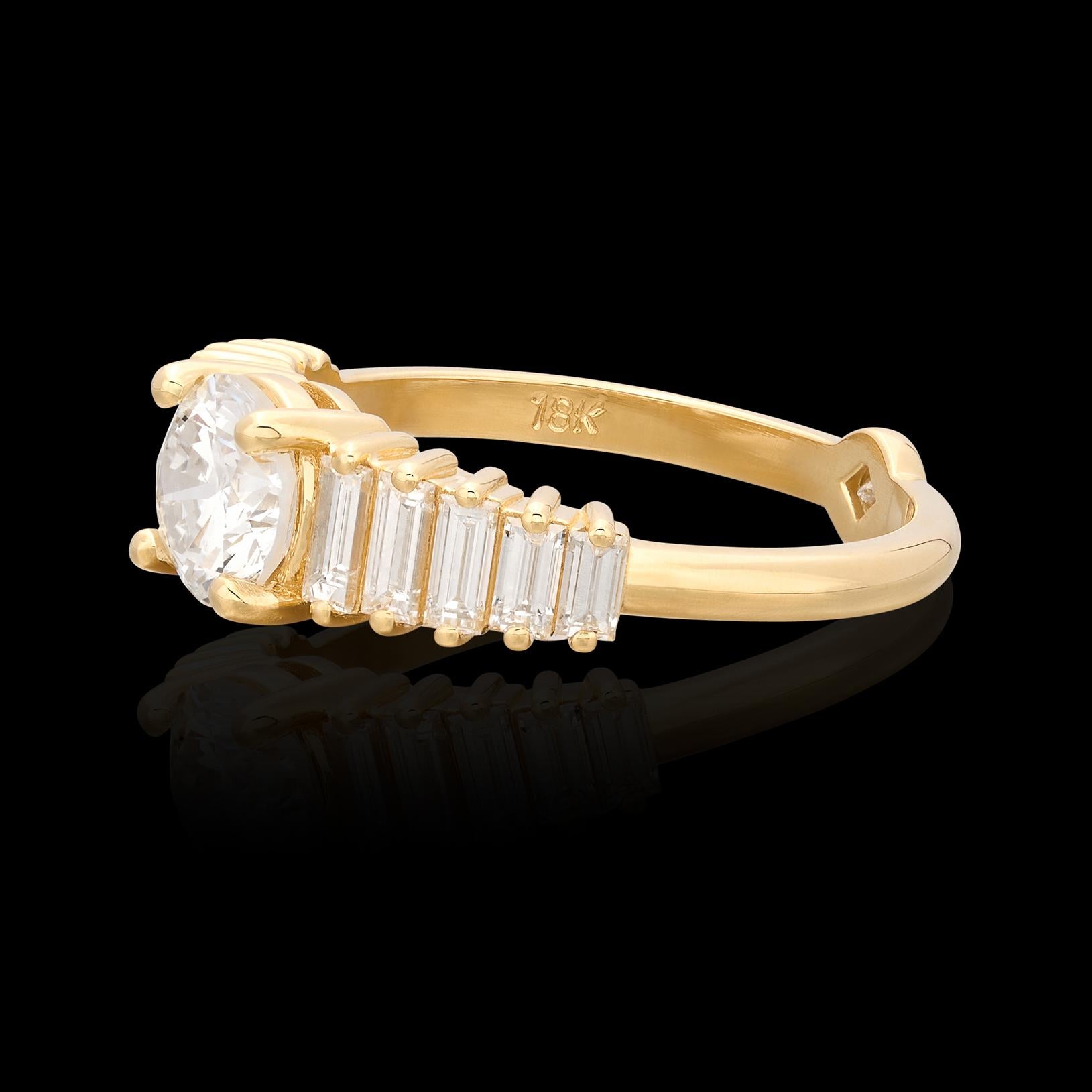 Women's Custom 18kt Gold GIA Diamond Ring For Sale