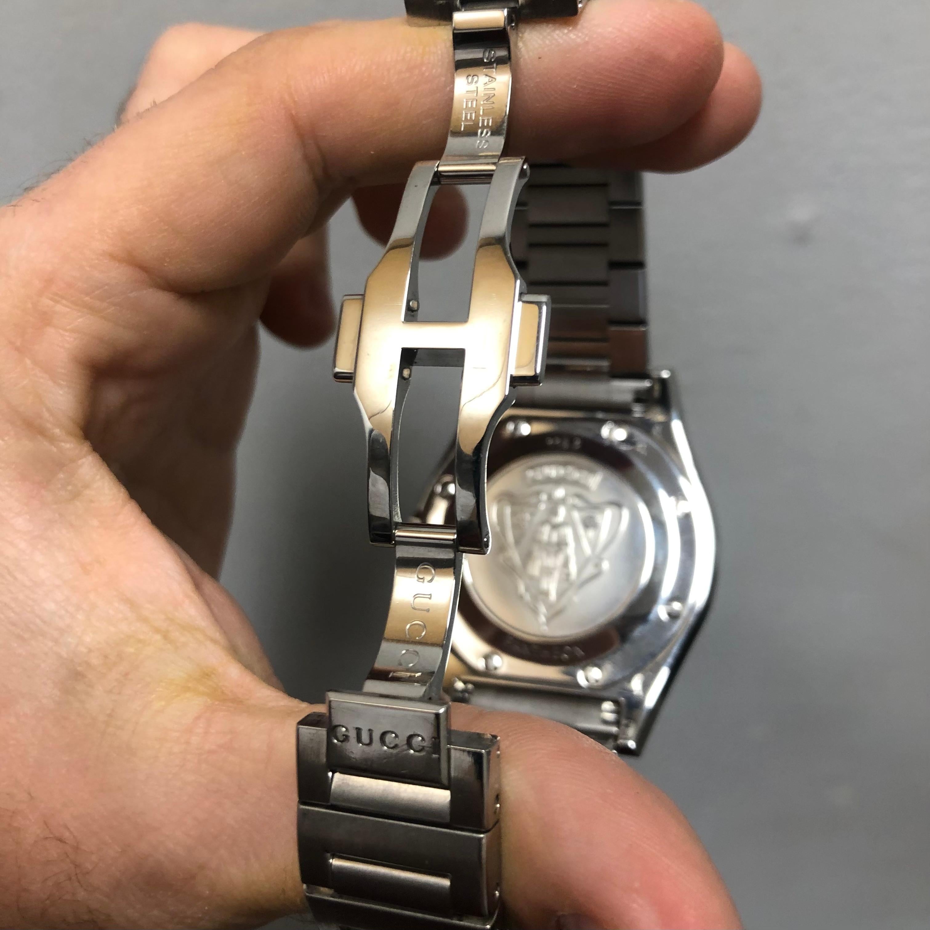 Custom 2 Carat Ct Gucci Men’s Pantheon 115.2 Real Natural Diamond 44mm Watch 1 In Good Condition For Sale In New York, NY