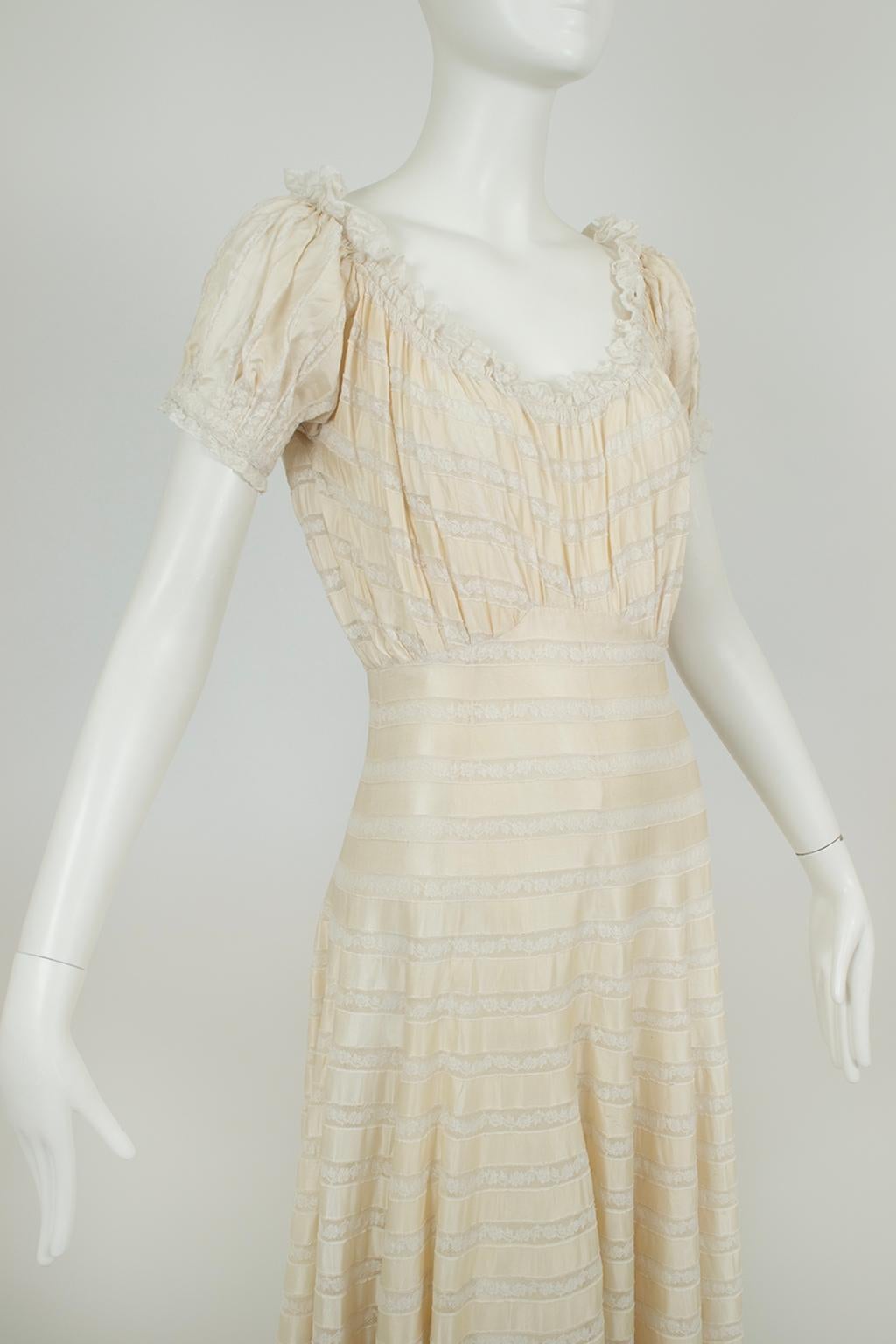 Women's Custom 23' Cream Regency Ribbon Silk and Lace Wedding Gown – XS - S, 1930s For Sale