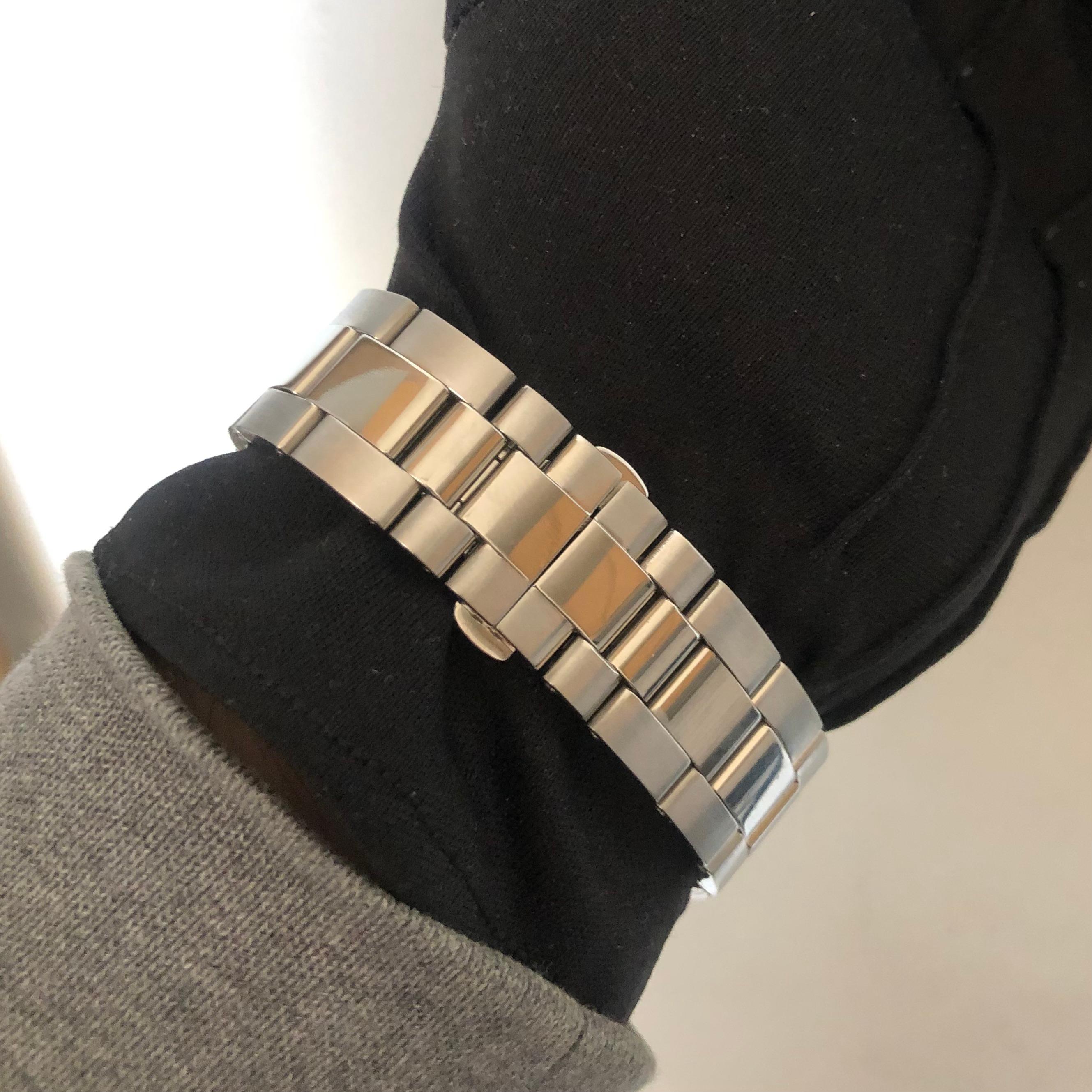 Montre noire de fabrication suisse Gucci G Chronographe avec date et diamants 3 carats Pour hommes en vente