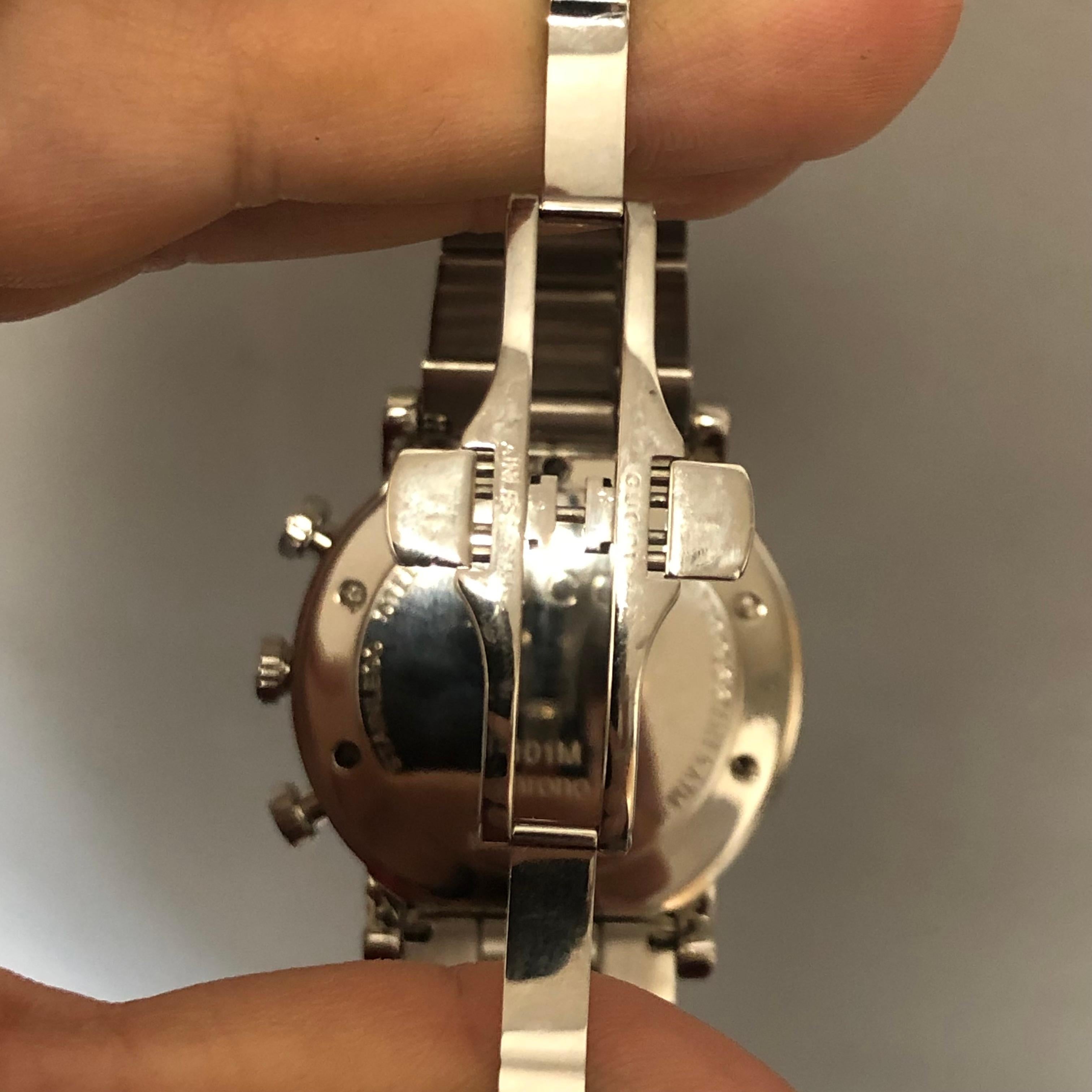 Montre noire de fabrication suisse Gucci G Chronographe avec date et diamants 3 carats en vente 2