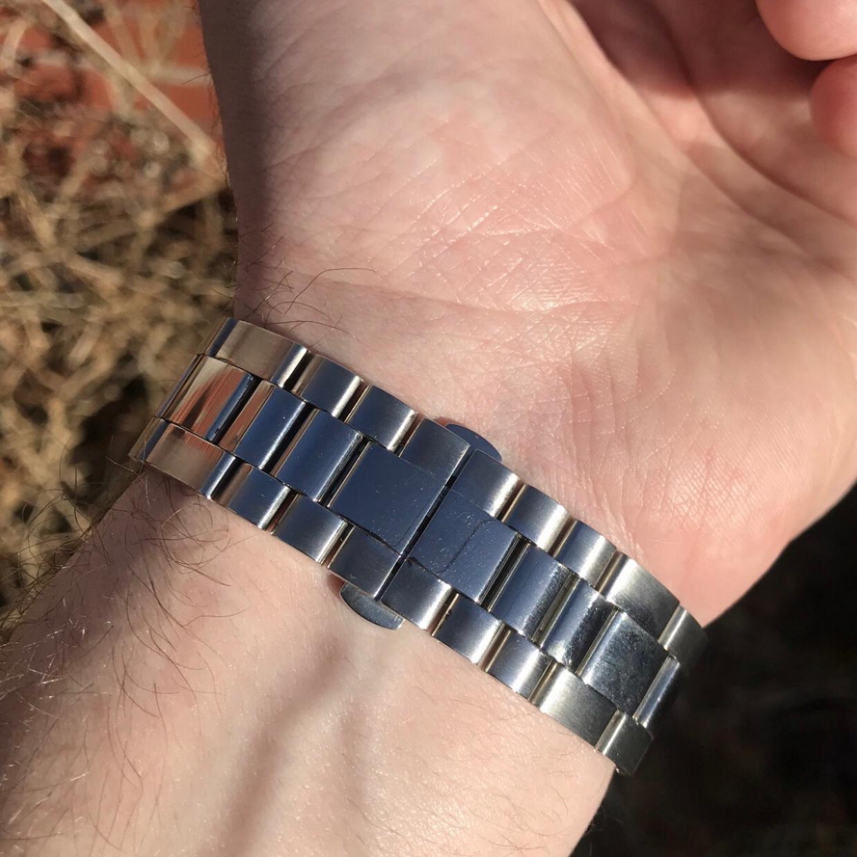 Maßgefertigte 3 Karat Ct Diamant-Uhr Gucci G Day Date Schweizer hergestellt mit weißem Zifferblatt 1 für Damen oder Herren im Angebot