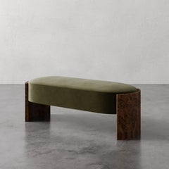 Banco Benoit personalizado de 50" en terciopelo de alto rendimiento por Christiane Lemieux