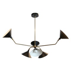 Maßgefertigter Kronleuchter mit 6 Armen aus schwarzem Metall und Messing im Mid-Century-Stil von Adesso Imports