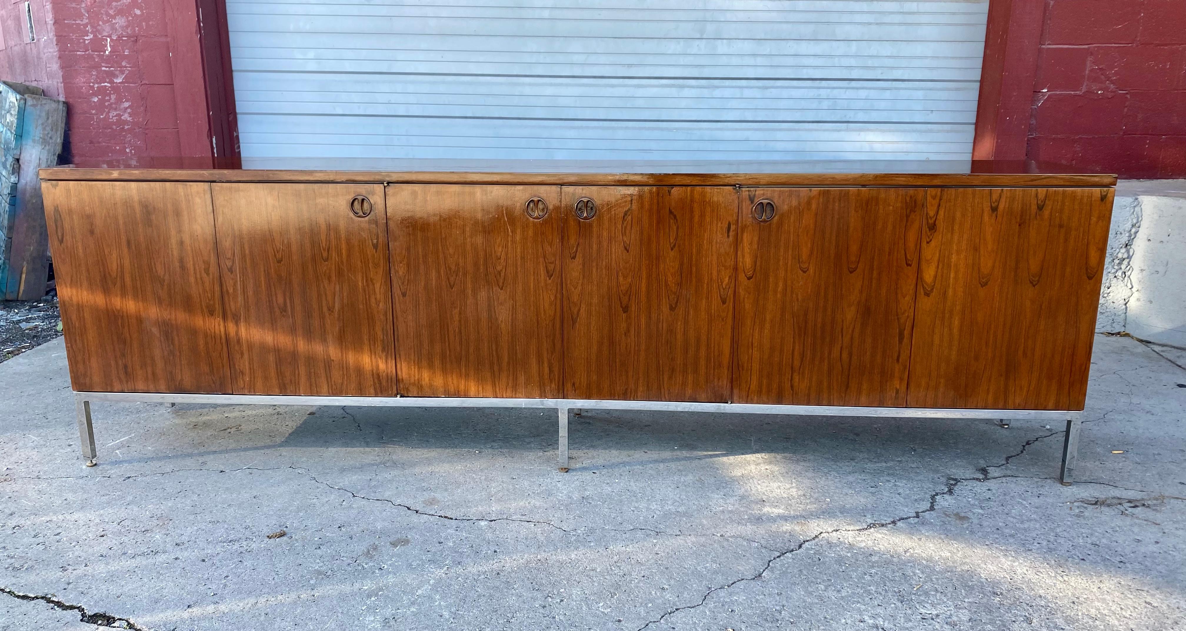 Armario a medida Harvey Probber de palisandro / lacado y acero con puerta abatible en venta 4