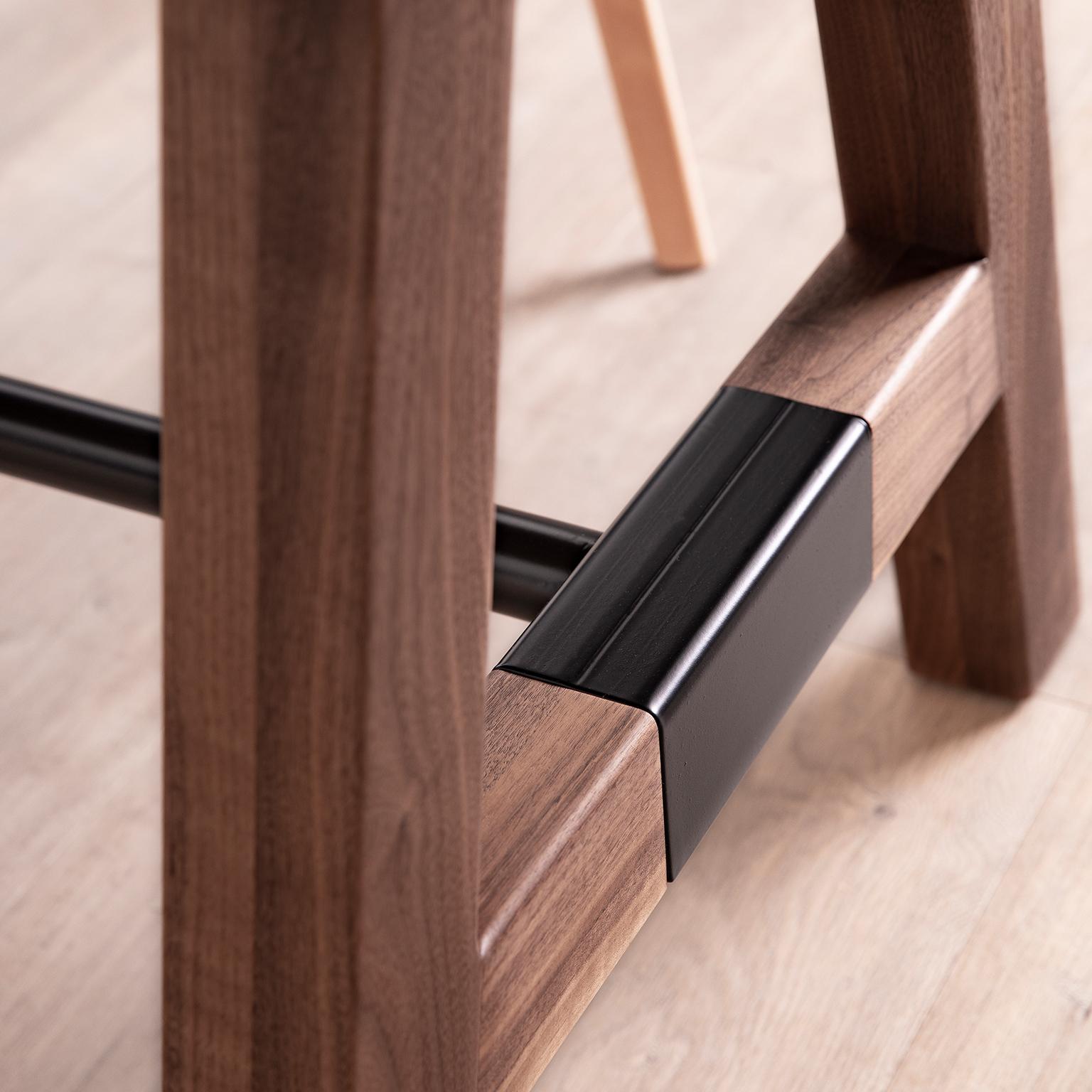 Bois de feuillus Table de conférence « A-Frame » sur mesure fabriquée à partir de bois massif et de détails en métal en vente