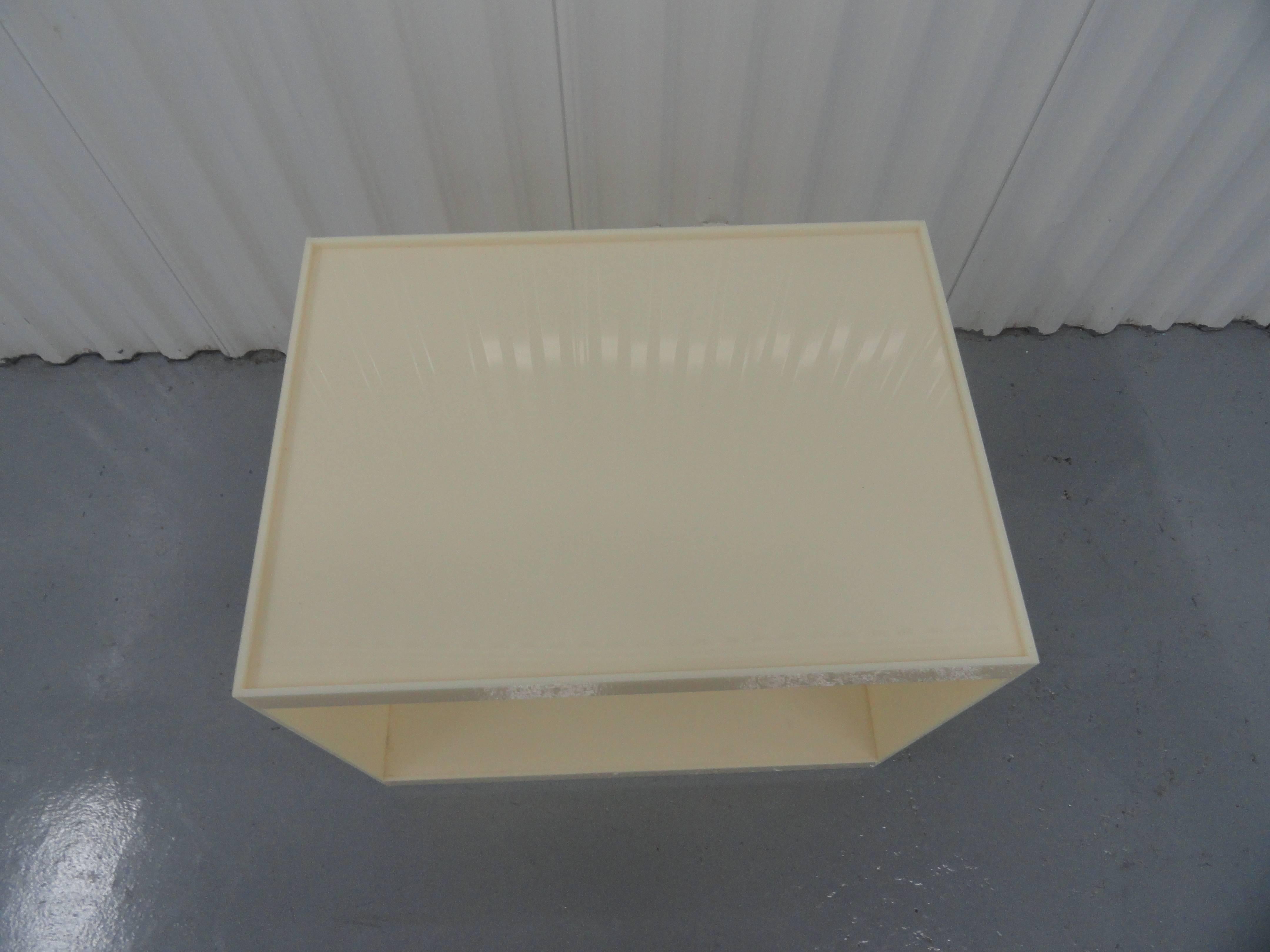 Custom Acrylic Side Table In Excellent Condition For Sale In West Palm Beach, FL