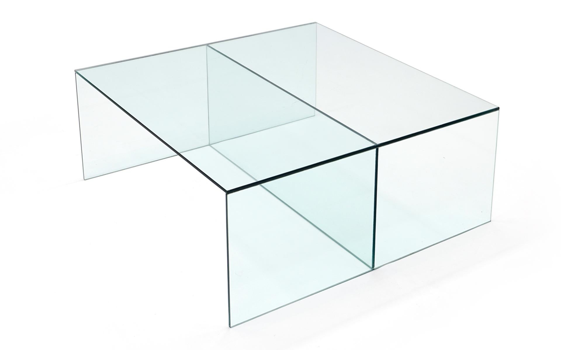 Américain Table basse entièrement en verre faite sur mesure en vente