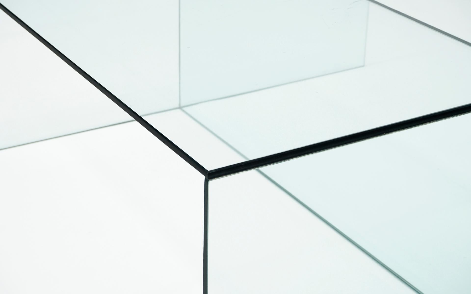XXIe siècle et contemporain Table basse entièrement en verre faite sur mesure en vente