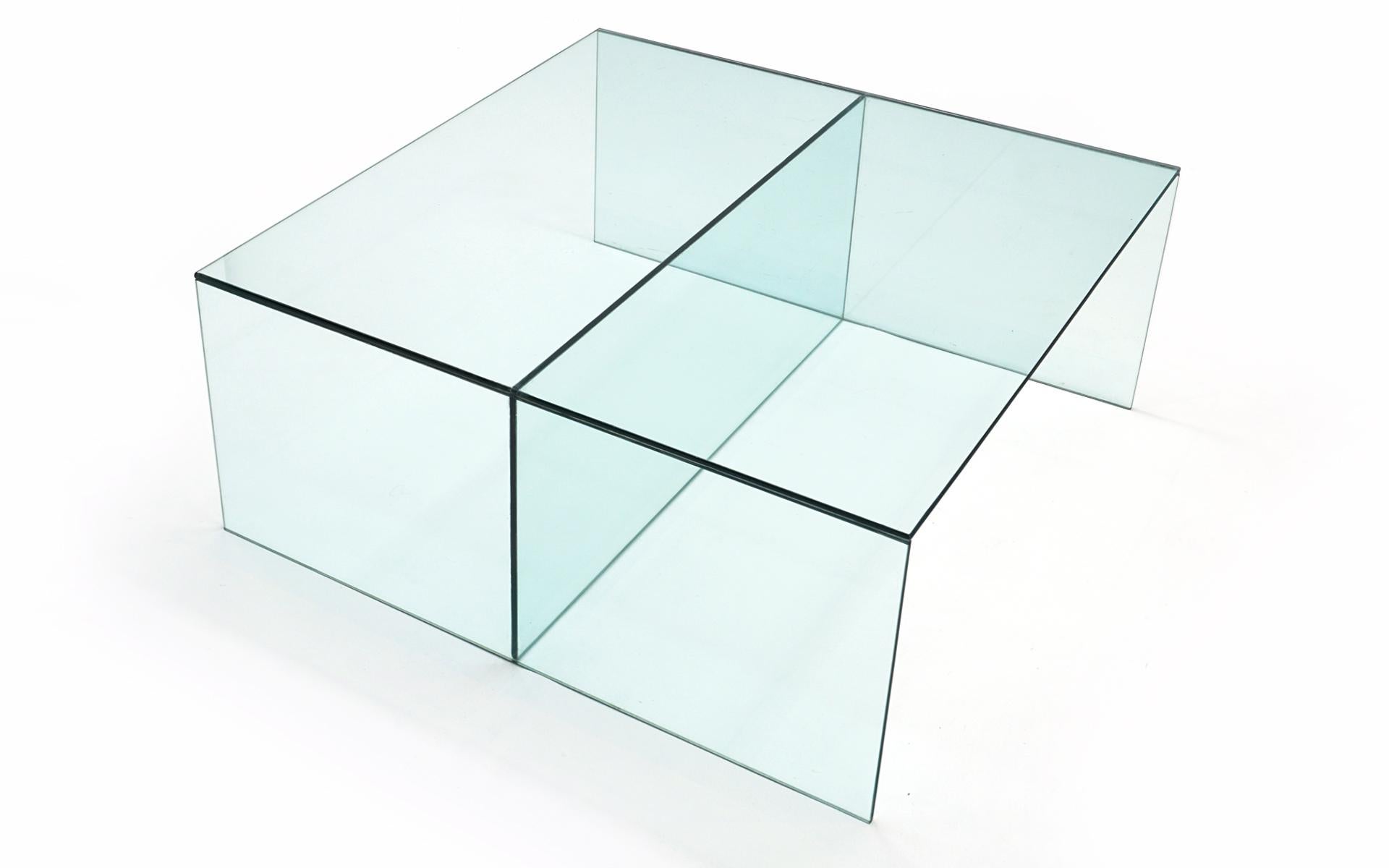 Table basse entièrement en verre faite sur mesure en vente 1
