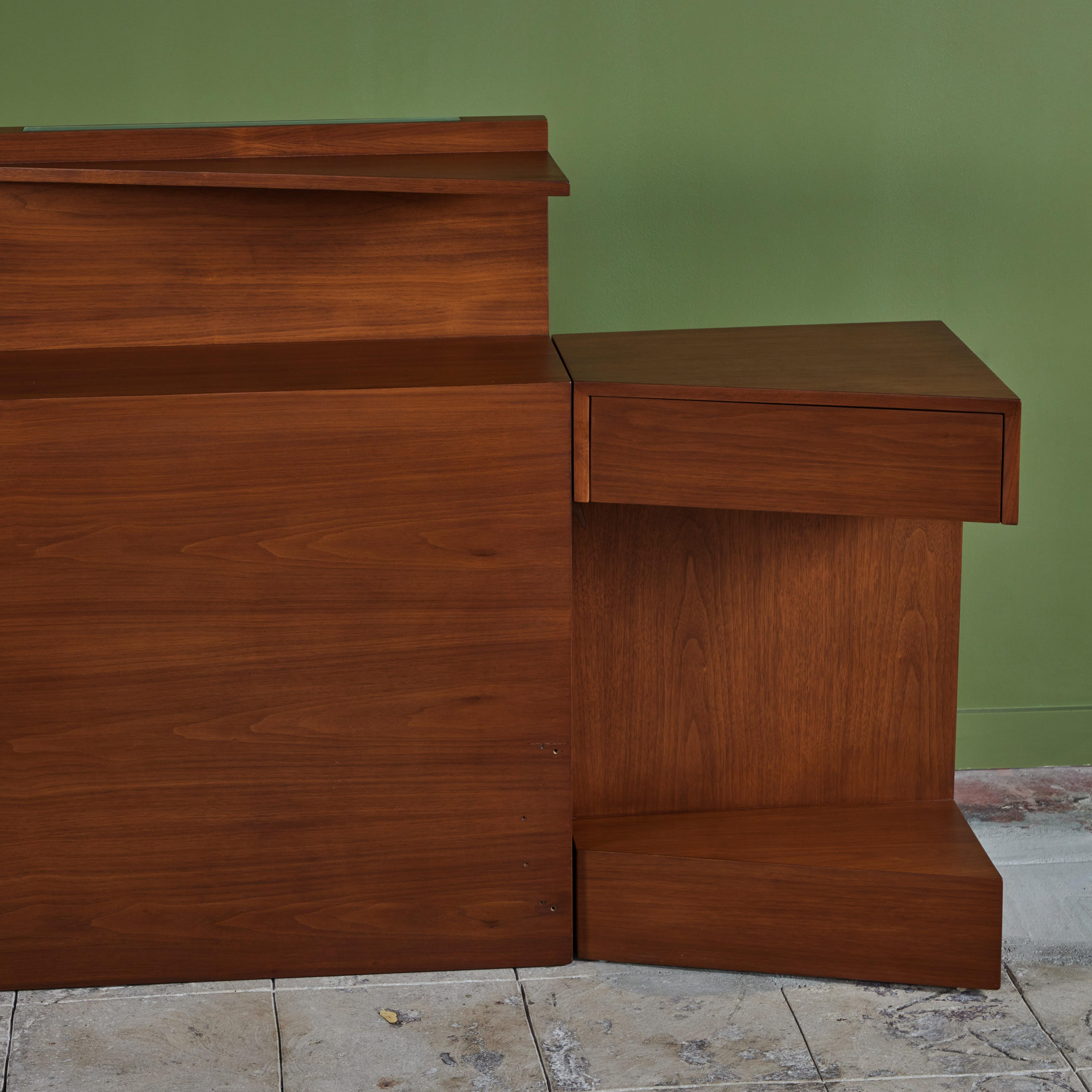 Custom American Walnut King Headboard with Nightstands In Excellent Condition For Sale In Los Angeles, CA