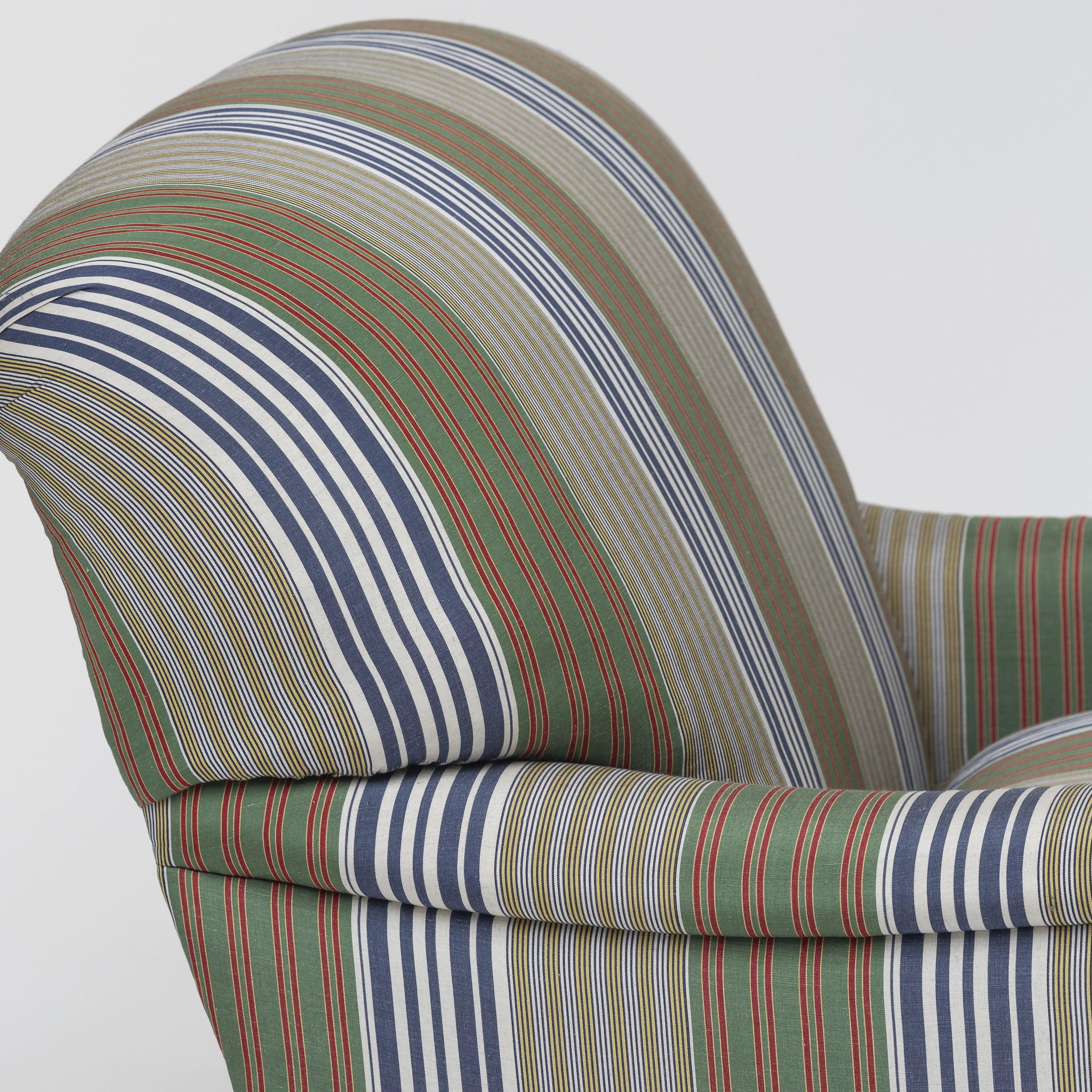 The design copied from an English country house original and handmade to order in our workshops. Shown here covered in our Fela ticking stripe available from Tissus d’Helene.
Price does not include fabric.