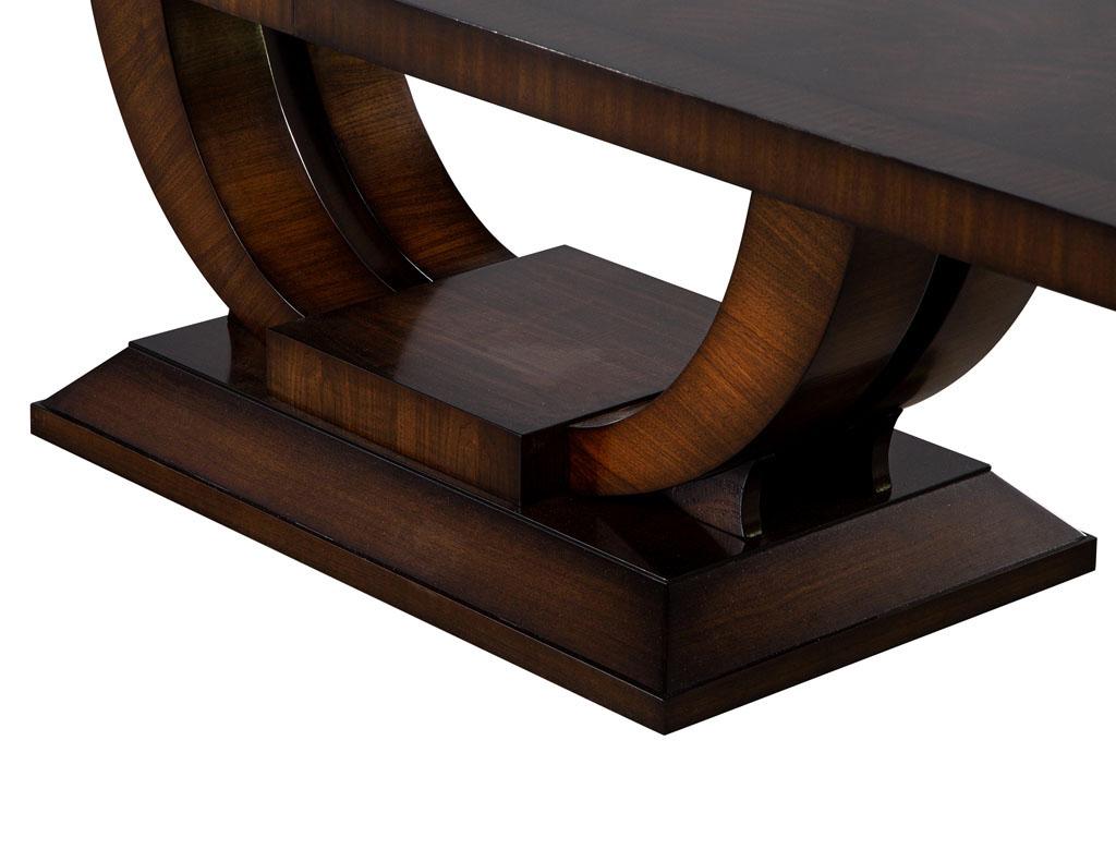 Tavolo da pranzo personalizzato in mogano di ispirazione Art Deco con design a fasce in palissandro in vendita 4