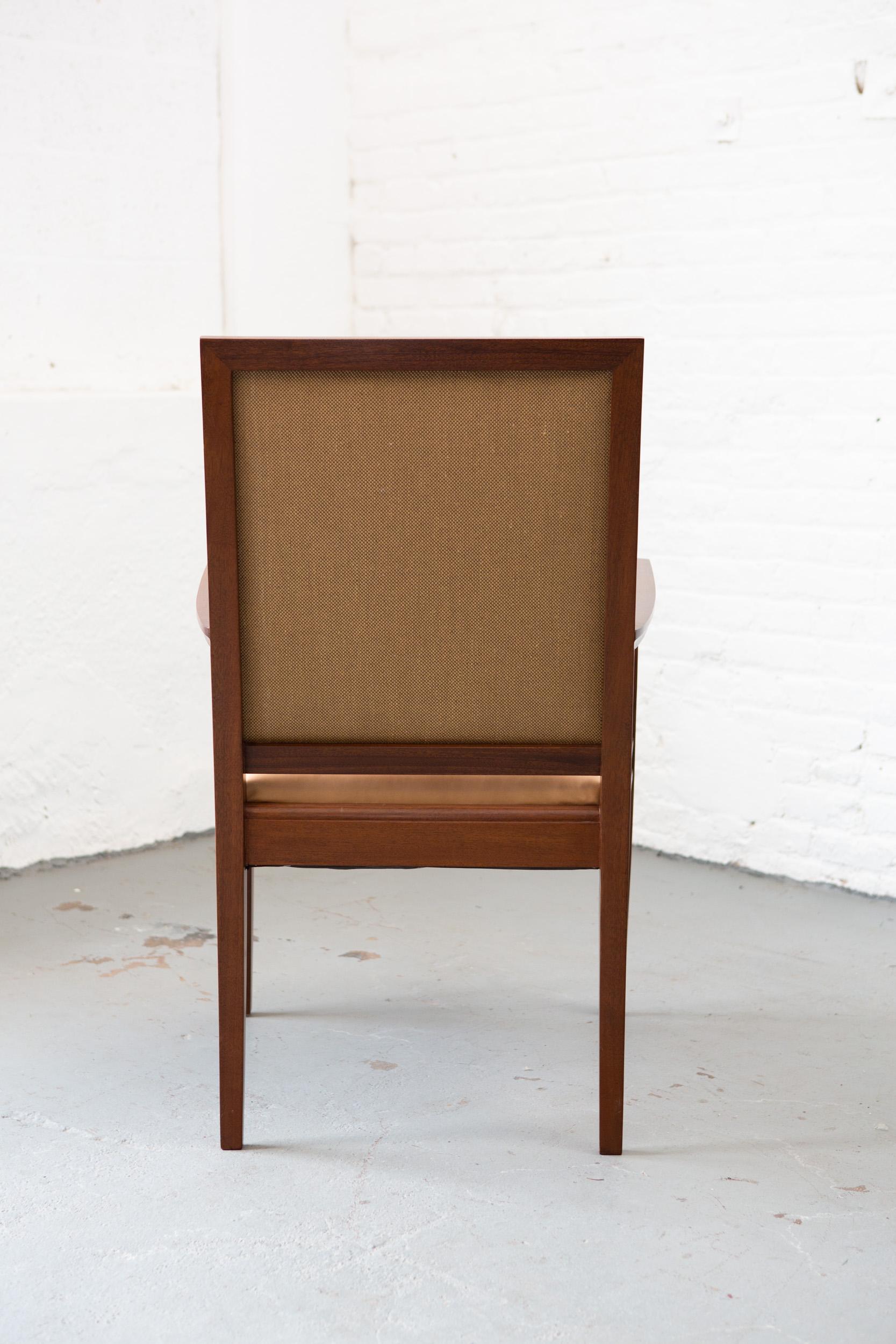 Maßgefertigter Mahagoni-Sessel im Art-déco-Stil (Holz) im Angebot