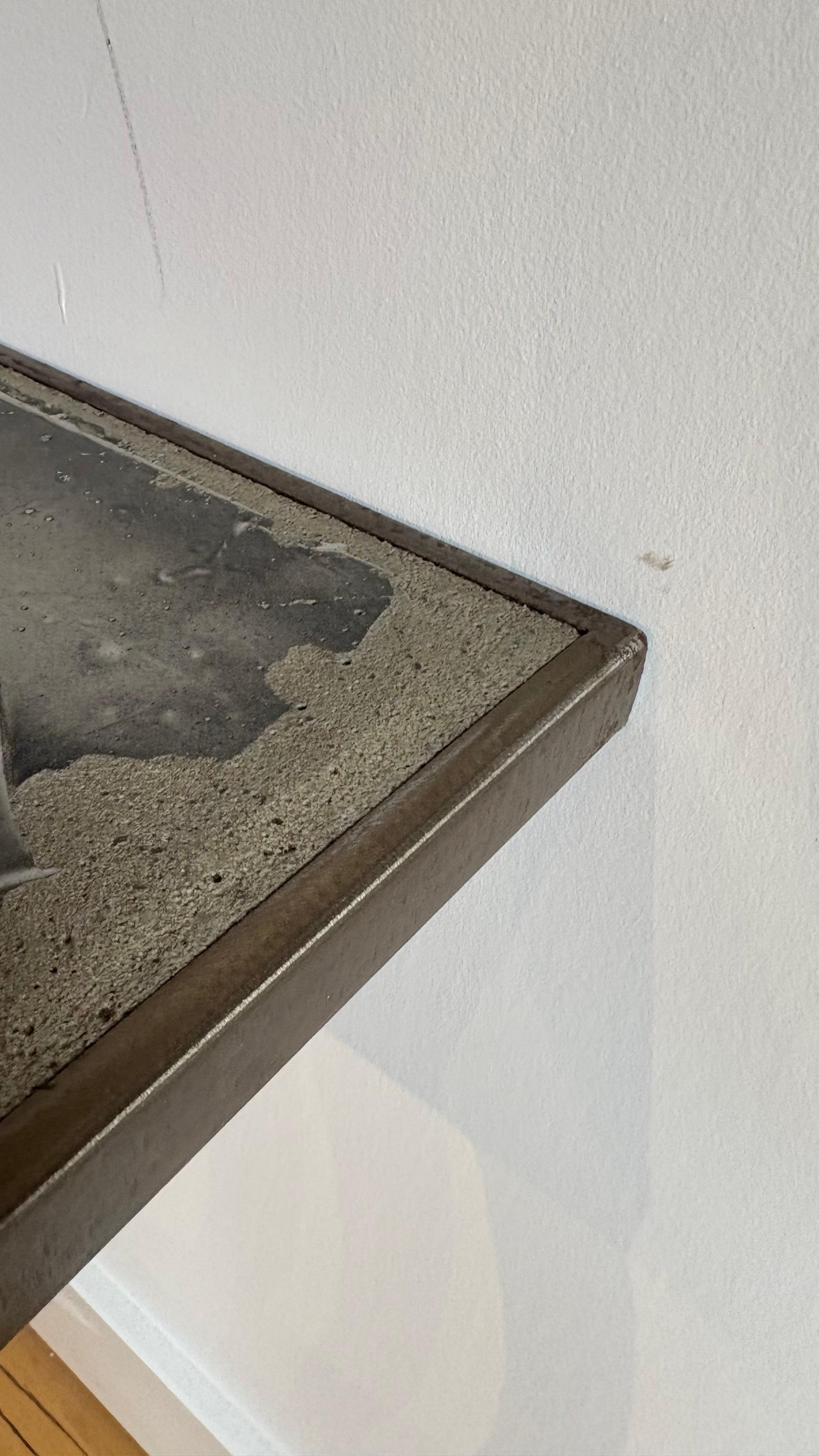 Tavolo artigianale personalizzato in acciaio e calcestruzzo in vendita 1