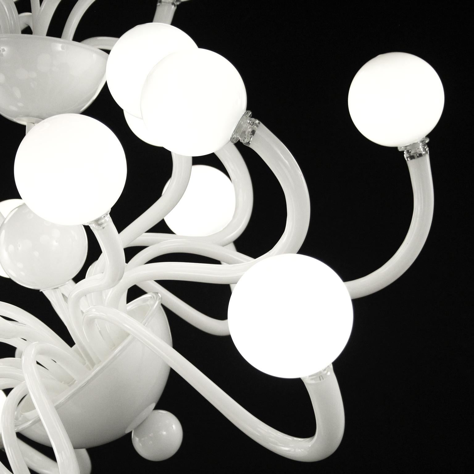 Altro Lampadario artistico personalizzato a 20 bracci in vetro di Murano bianco di Multiforme in vendita
