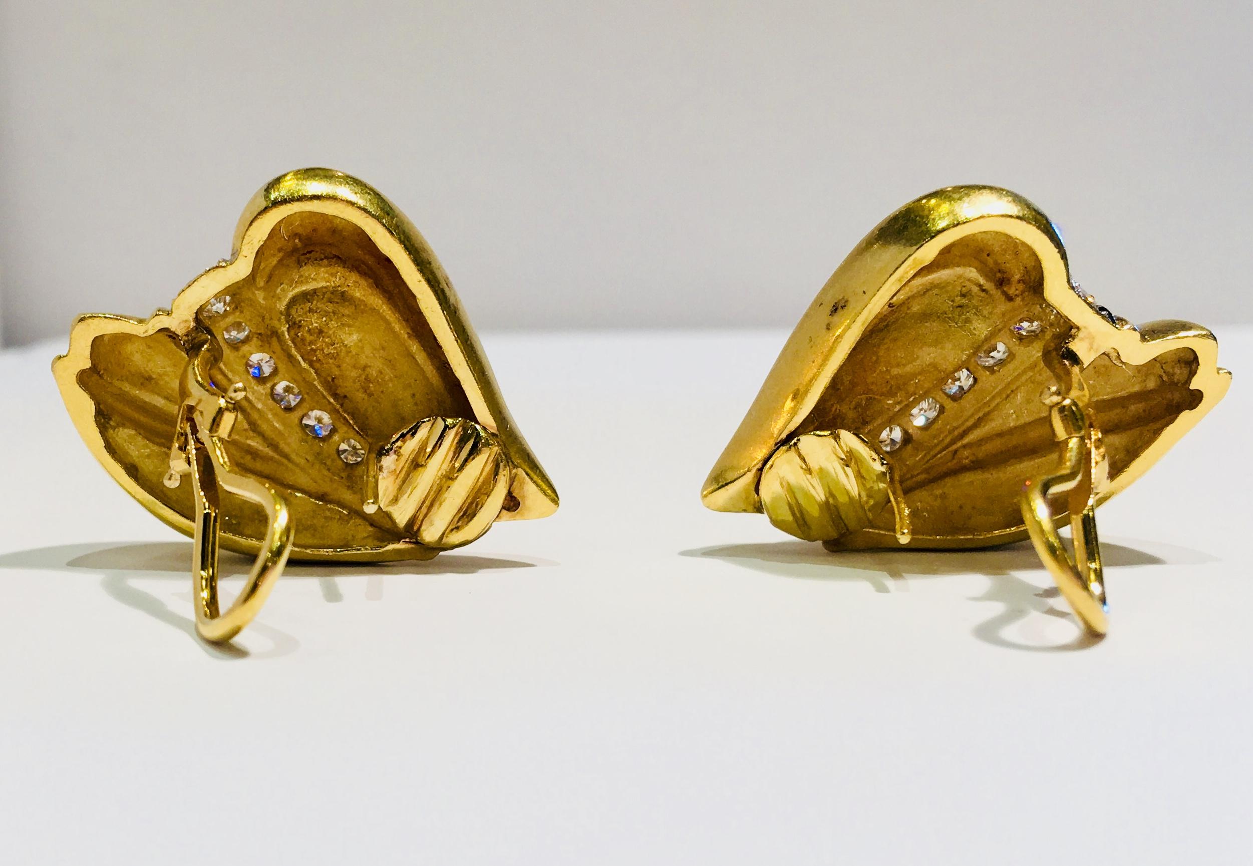 Abstrakt Abstraktes Herz Custom Satin Finish 18 Karat Gold 1,5 Karat VVS Diamant-Ohrringe Damen im Angebot