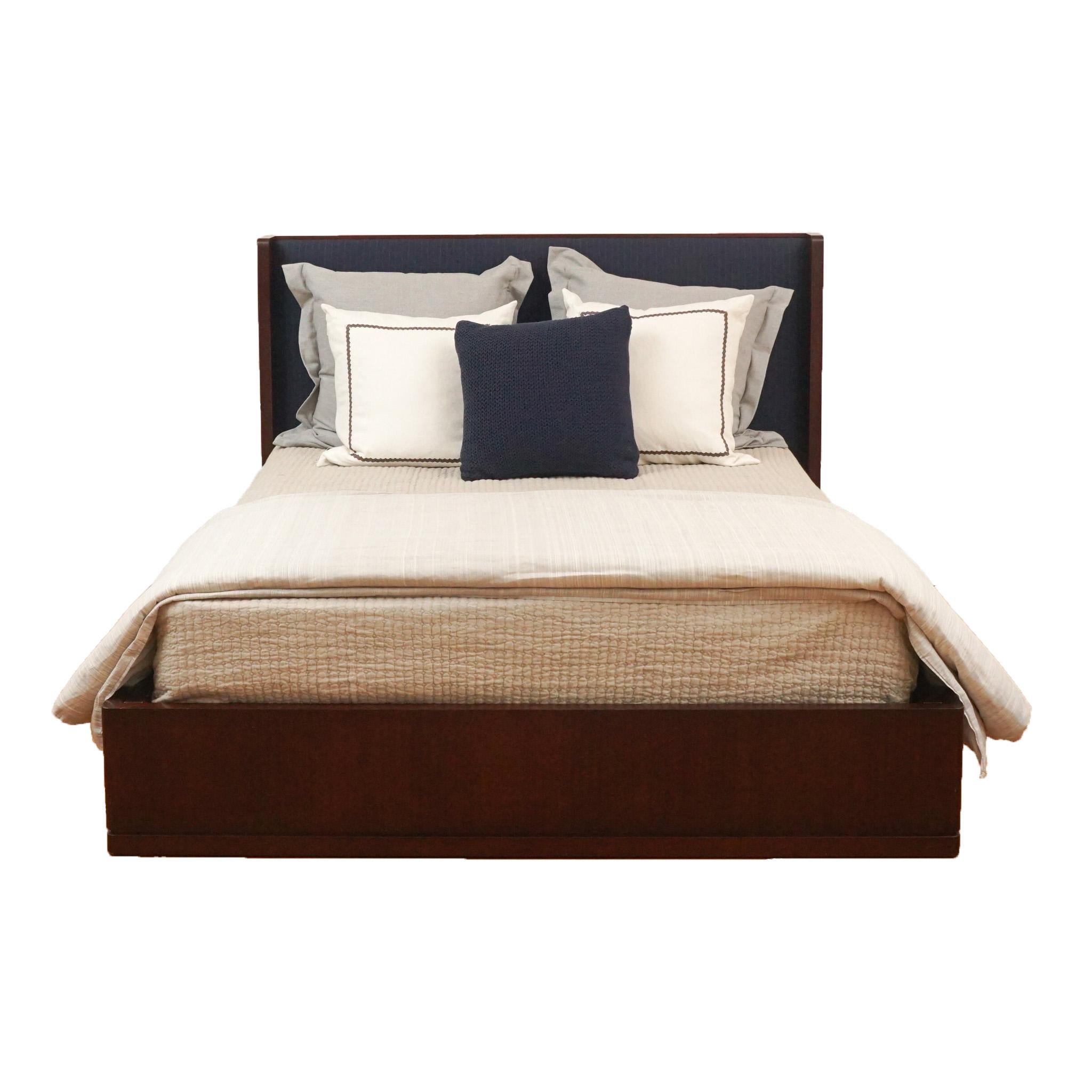 Maßgefertigtes Bett „Ovington“ von foley&cox HOME (amerikanisch) im Angebot