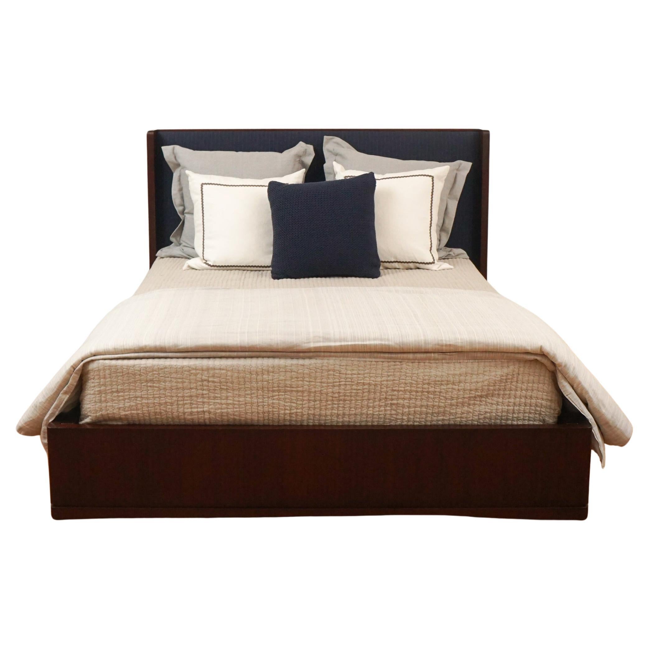 Maßgefertigtes Bett „Ovington“ von foley&cox HOME